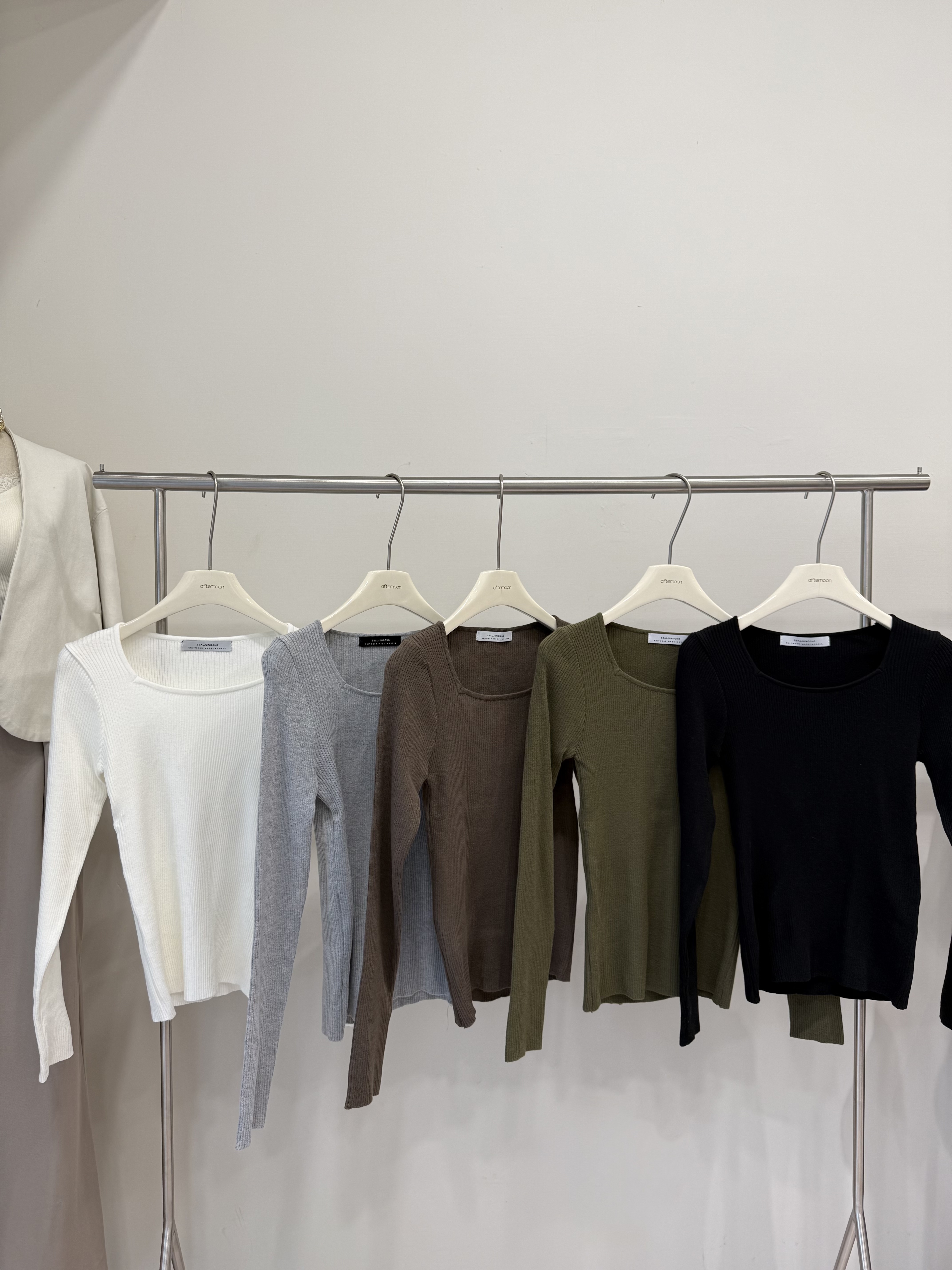 811 正韓坑條方領打底衣