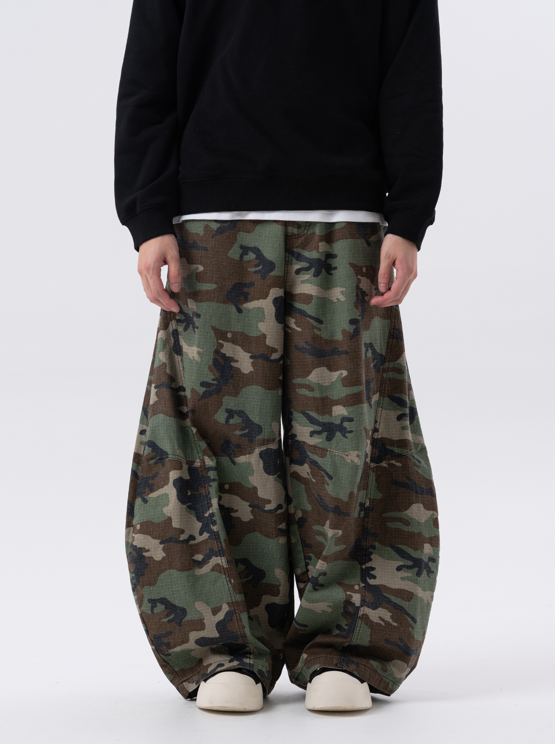 【第二件5折】迷彩格紋肌理解構剪接彎刀褲