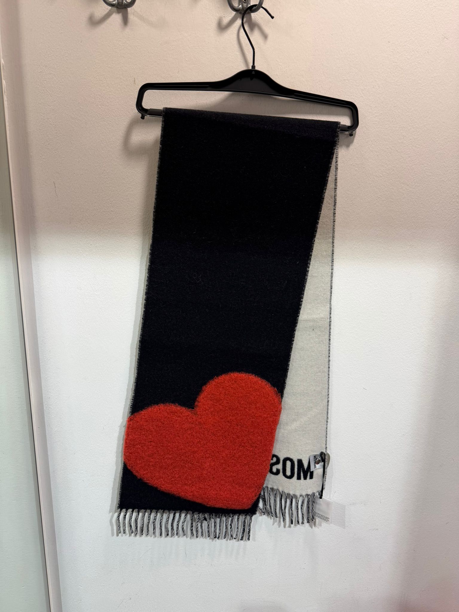 【預購】AE112615 Moschino 紅色愛心圍巾