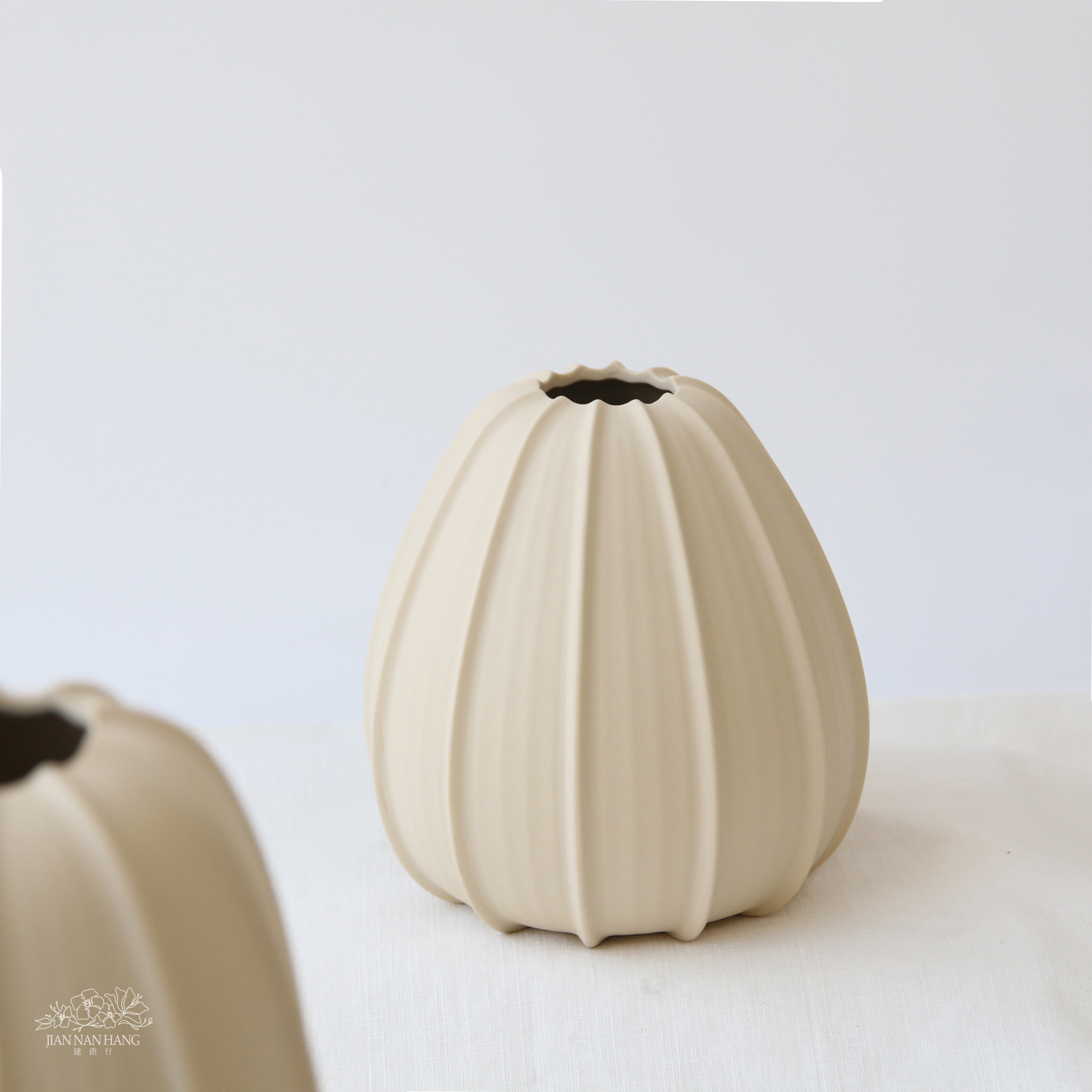 陶瓷花器 花苞摺紋 霧米色 2尺寸