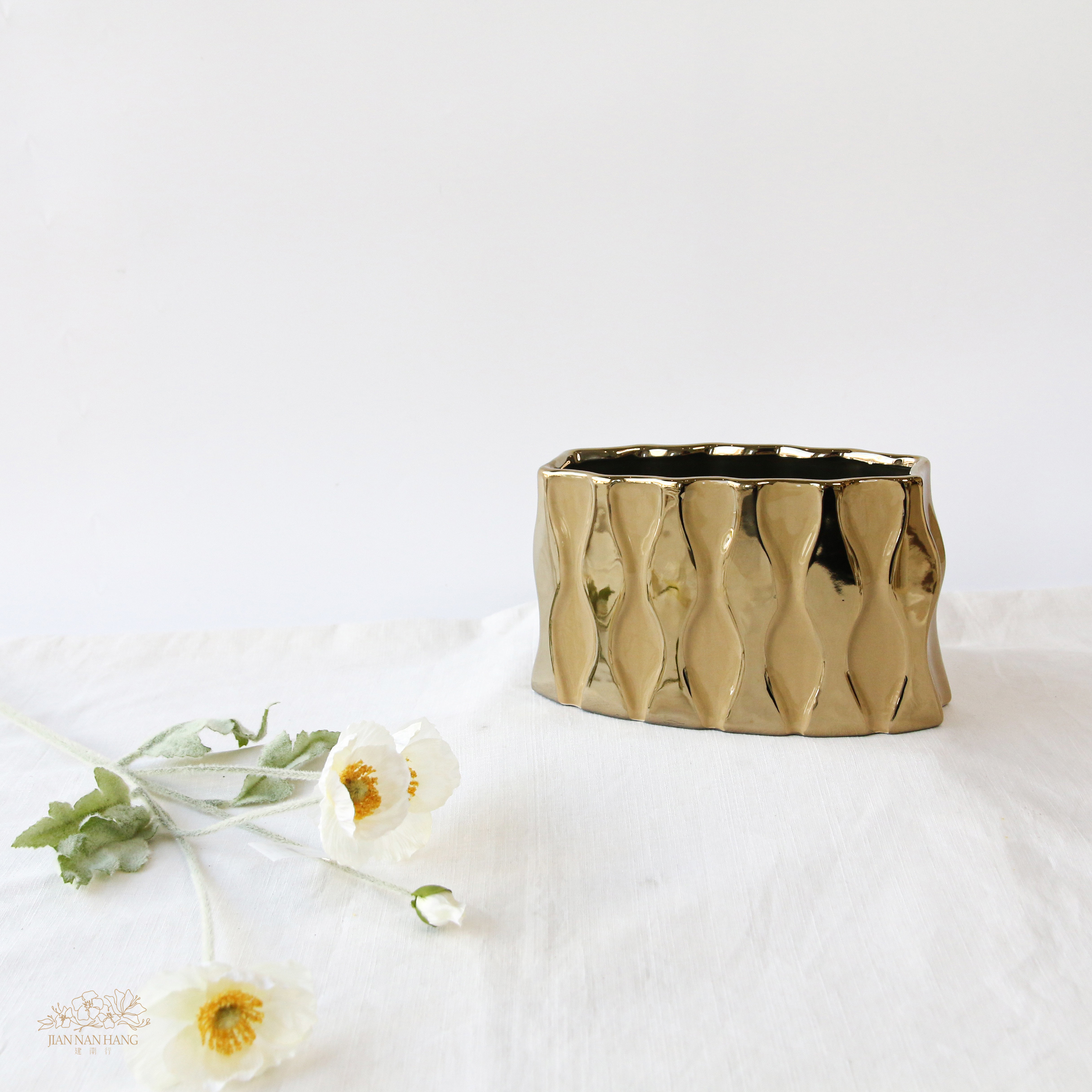 陶瓷花器 立體握紋造型 金