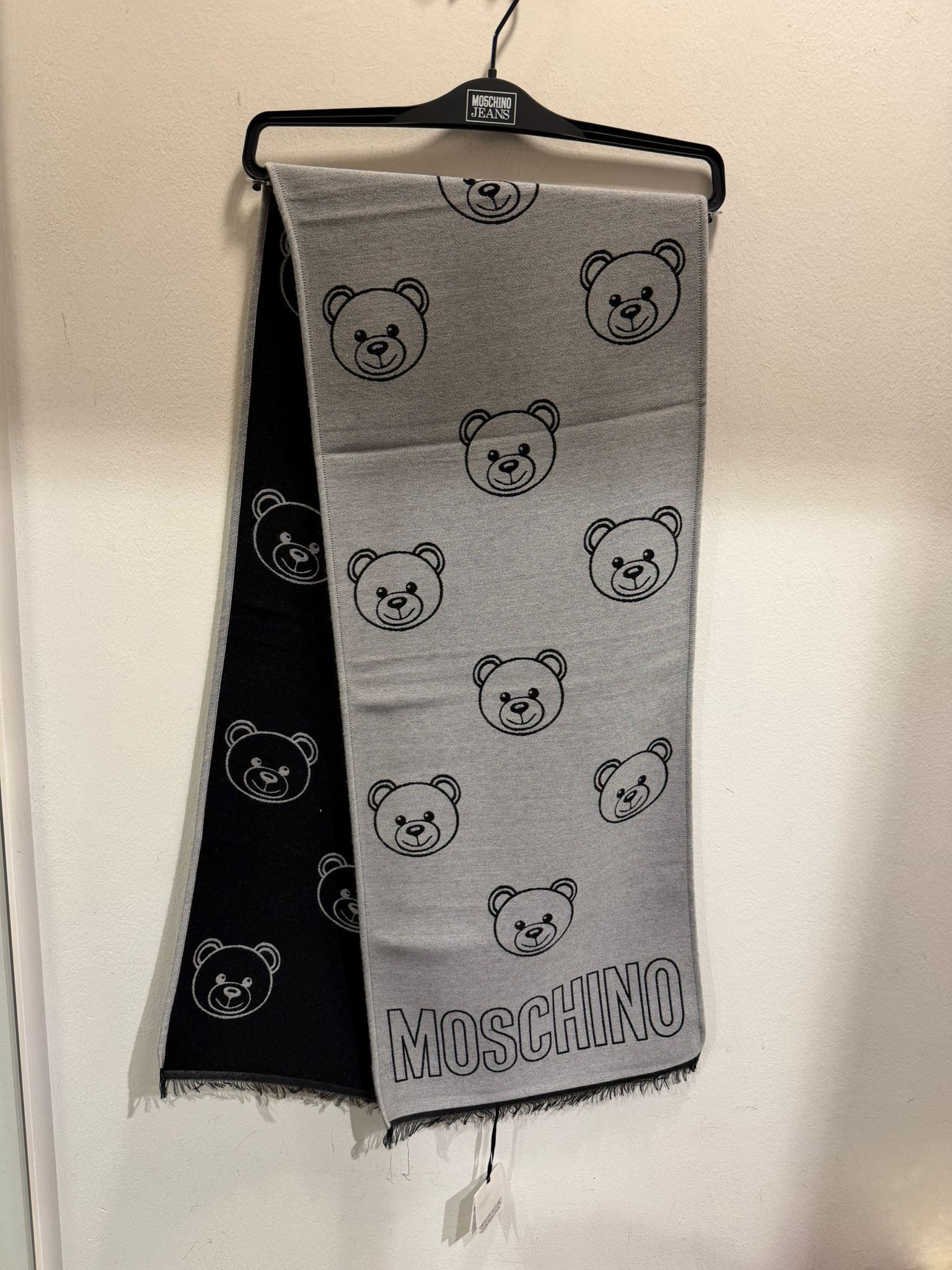 【預購】AE112618 Moschino 熊仔LOGO雙面圍巾