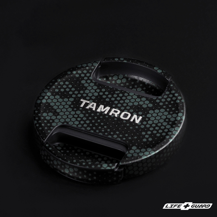 TAMRON 25-200mm F2.8-5.6 G2 鏡頭蓋質感特寫，LIFE+GUARD 綠曼巴設計風格