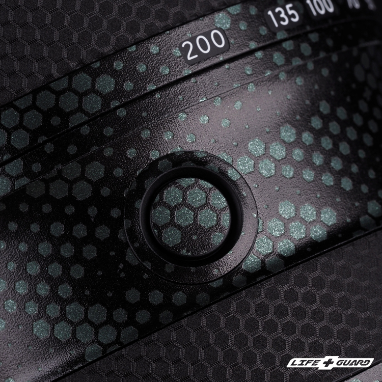 TAMRON 25-200mm F2.8-5.6 G2 貼膜質感，按鈕特寫，LIFE+GUARD 設計風格