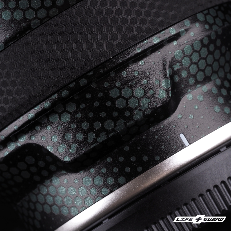 TAMRON 25-200mm F2.8-5.6 G2 貼膜展示圖，LIFE+GUARD 綠曼巴設計風格