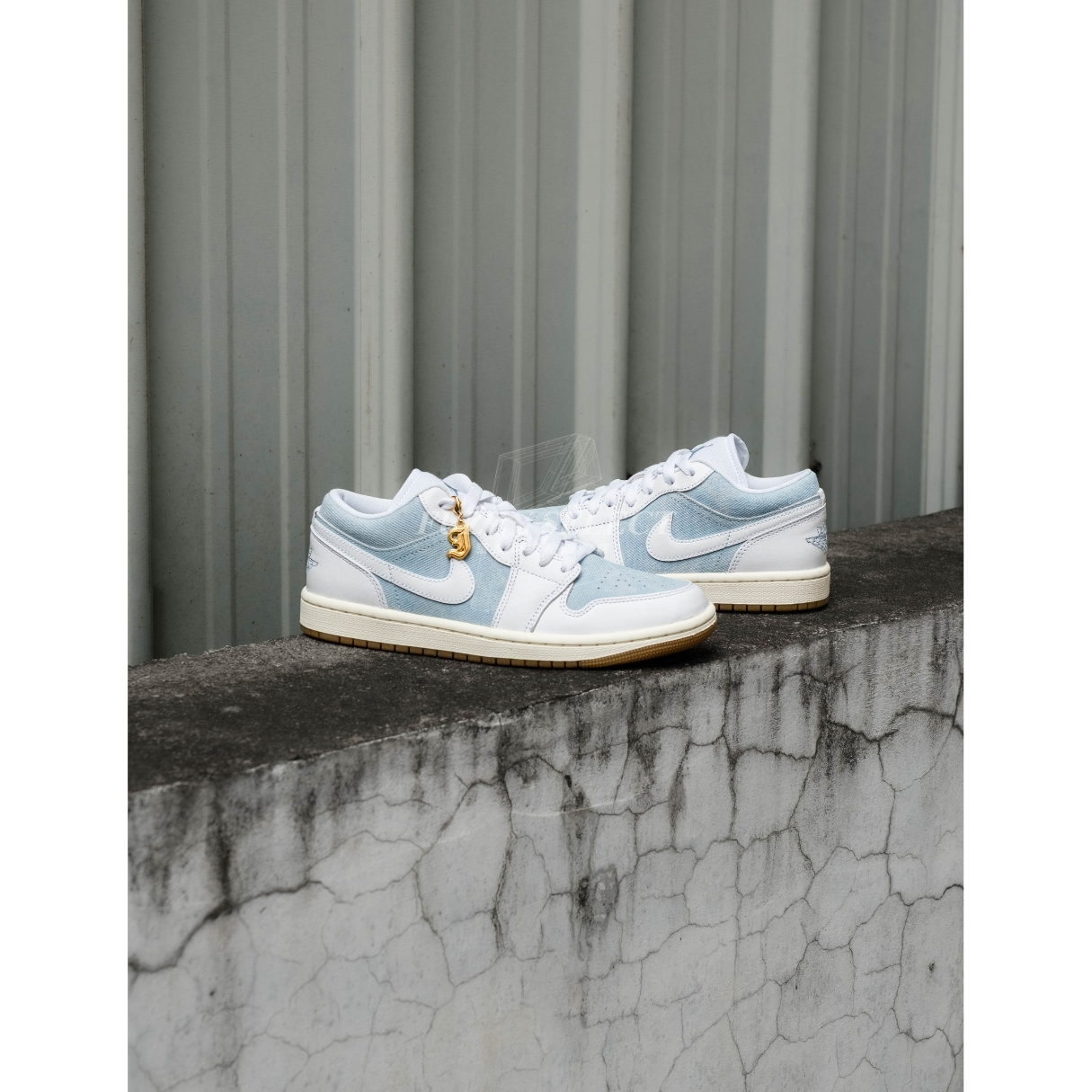 【逢甲 FUZZY】W Air Jordan 1 Low "Denim Worn Blue" 白牛仔 HQ2004-400
