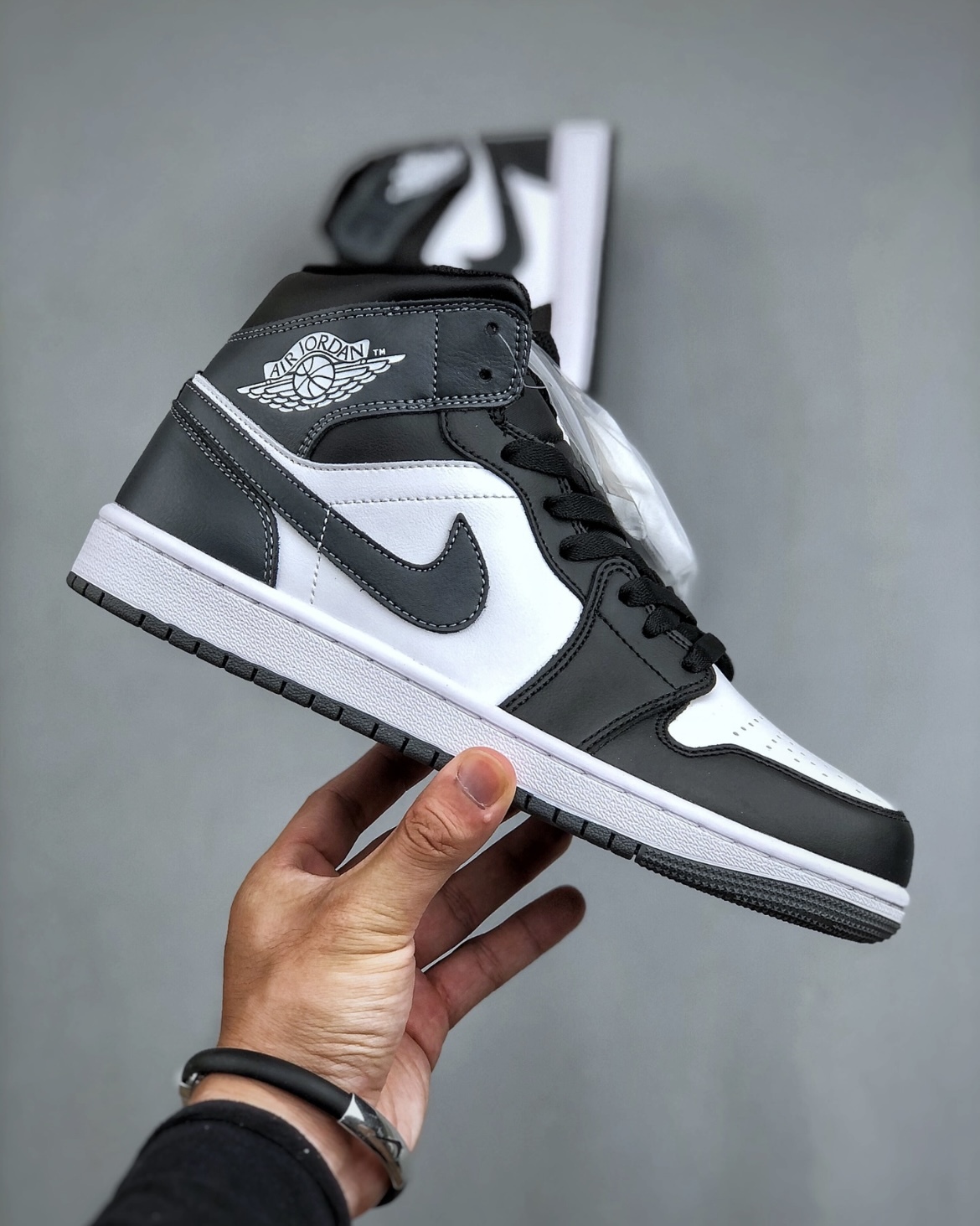 【逢甲 FUZZY】Air Jordan 1 Mid "Off Noir Toe" 黑白 DQ8426-010