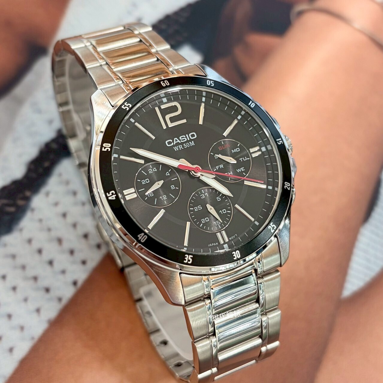 【CASIO 卡西歐】低調紳士三眼不銹鋼男錶 MTP-1374D-1A 43.5mm 現代鐘錶