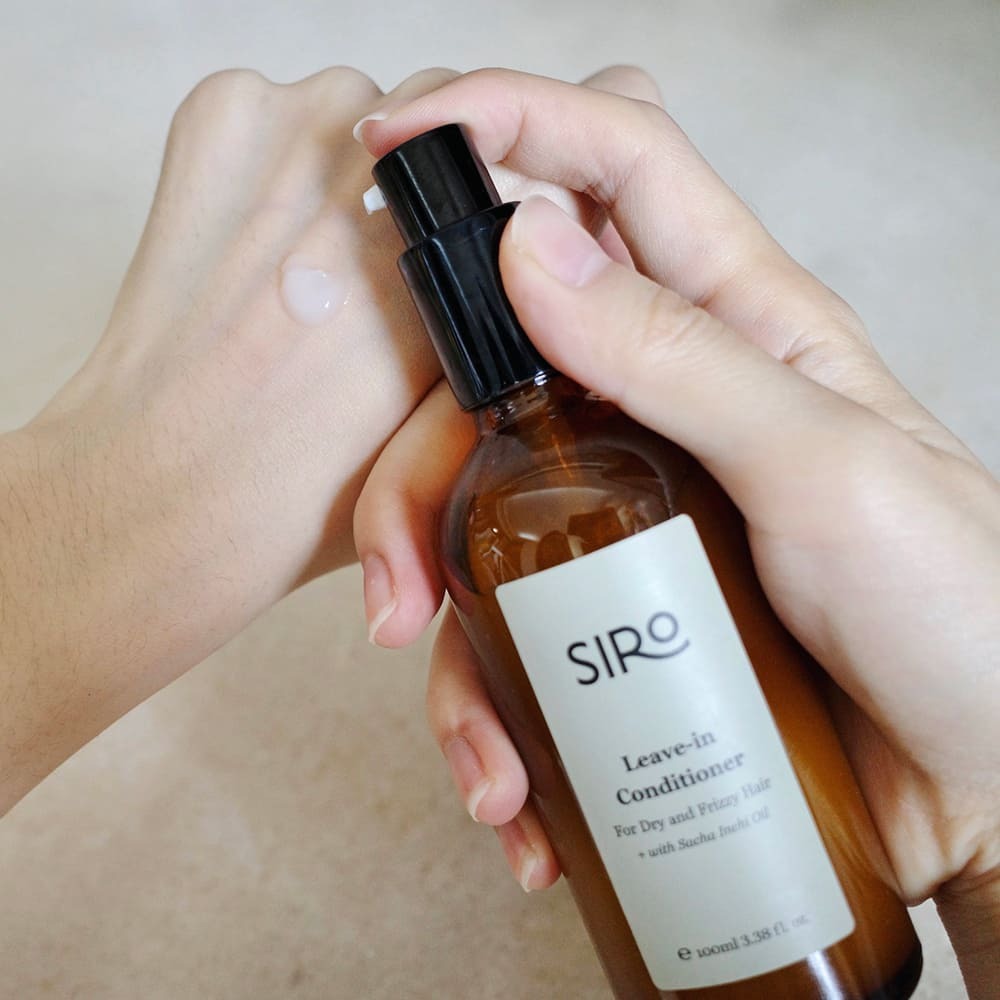 護髮推薦使用SIRO 羽絲絨免沖洗髮膜，內含角蛋白、植物固醇與印加果油