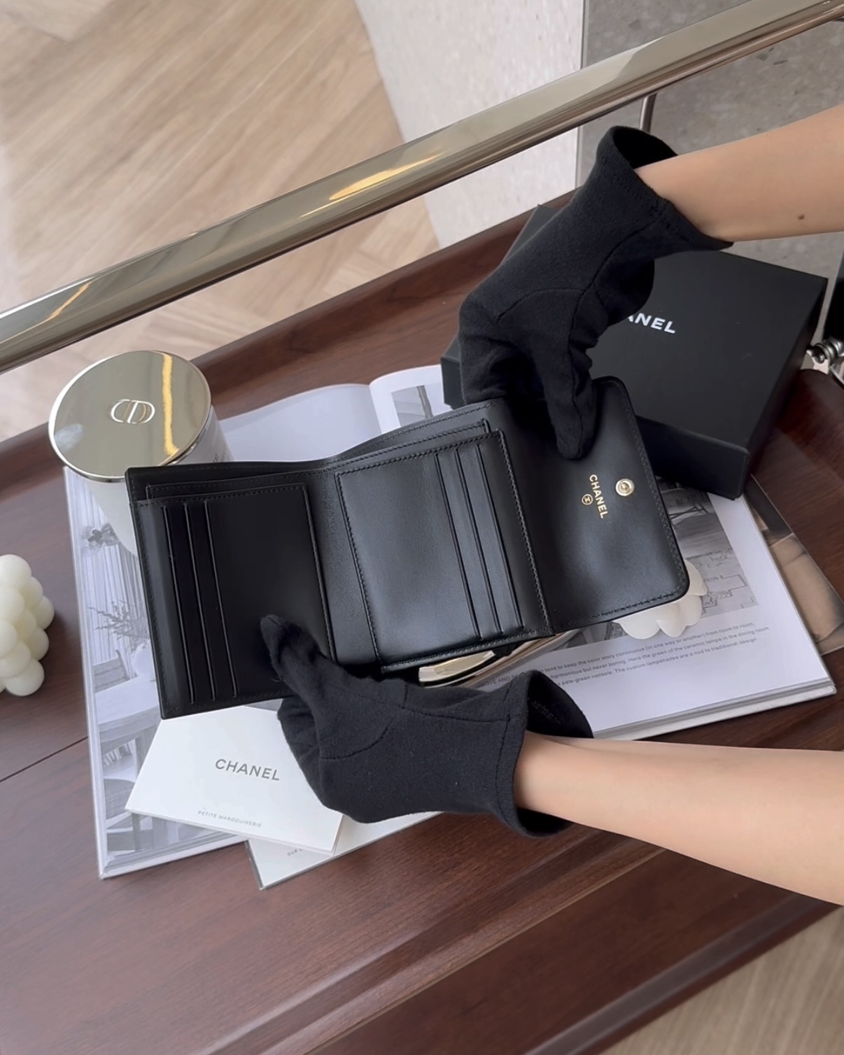 CHANEL｜荔枝BOY 三折短夾 背拉款 黑淡金(亮面LOGO)