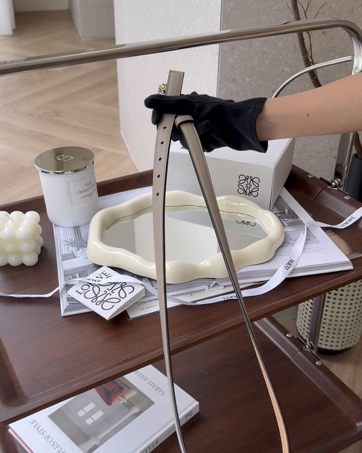 LOEWE｜鵝卵石紋小牛皮皮帶 沙色/金 寬2CM