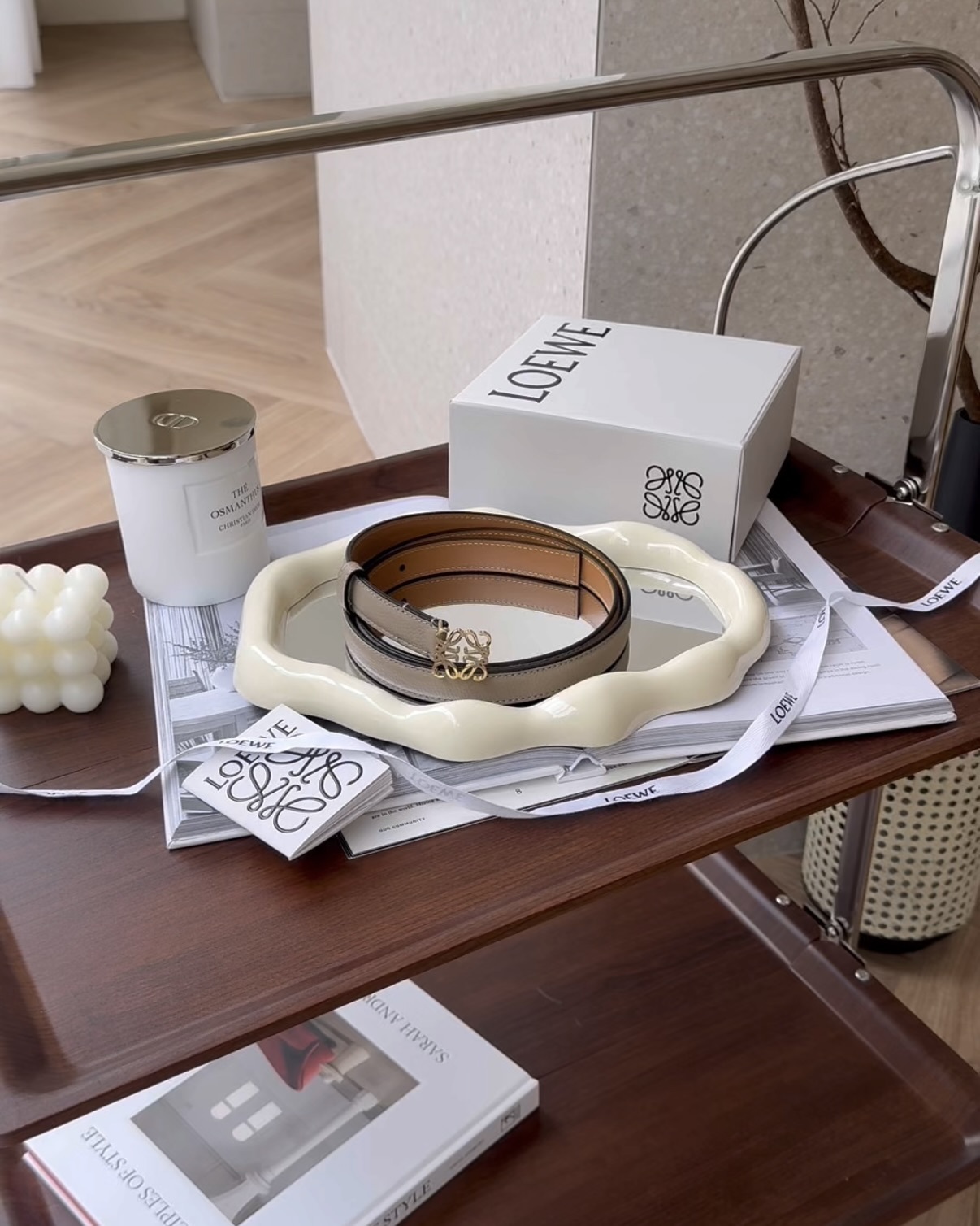 LOEWE｜鵝卵石紋小牛皮皮帶 沙色/金 寬2CM