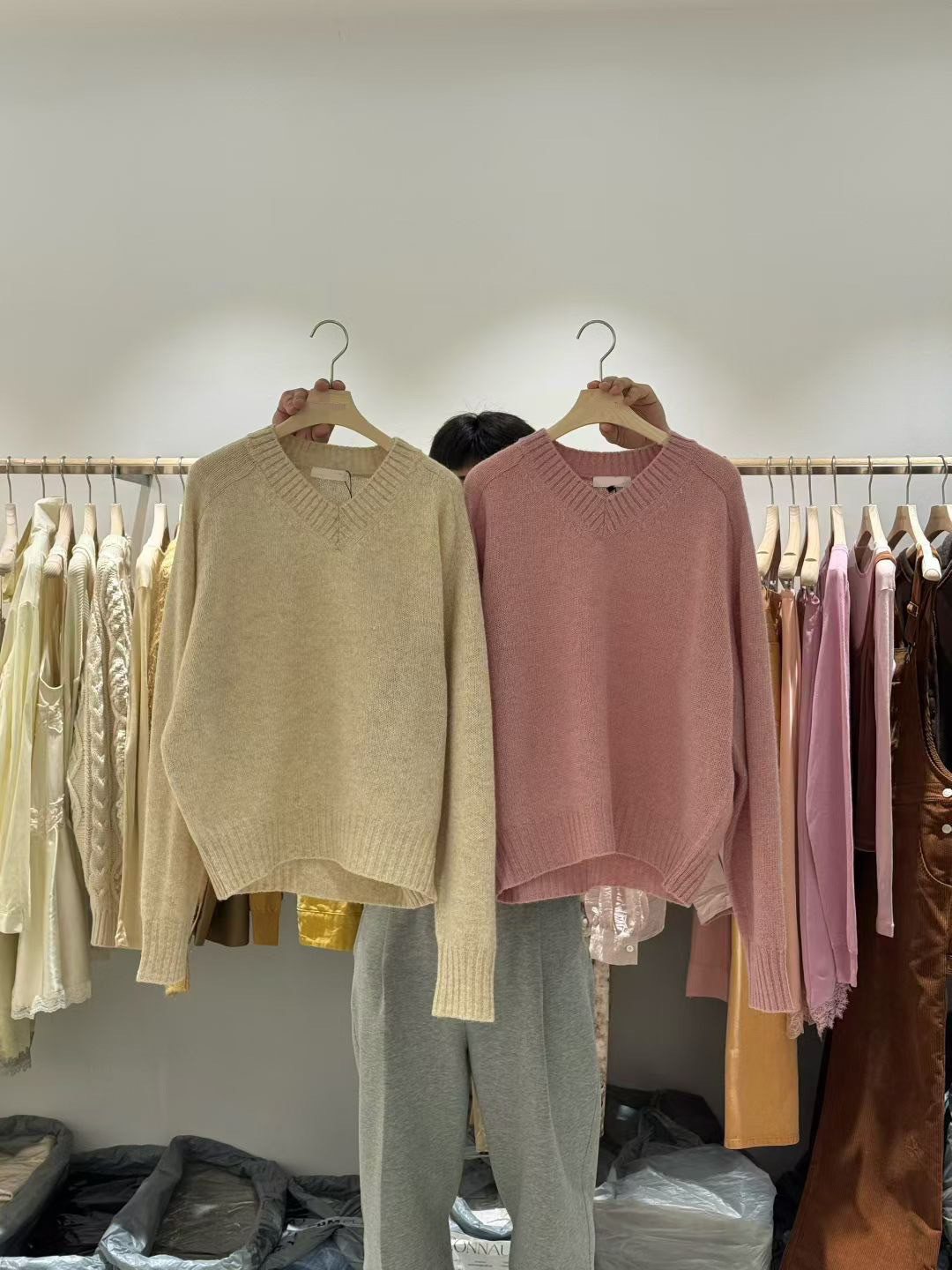 顯白色系寬鬆感V領針織上衣毛衣 / 4色