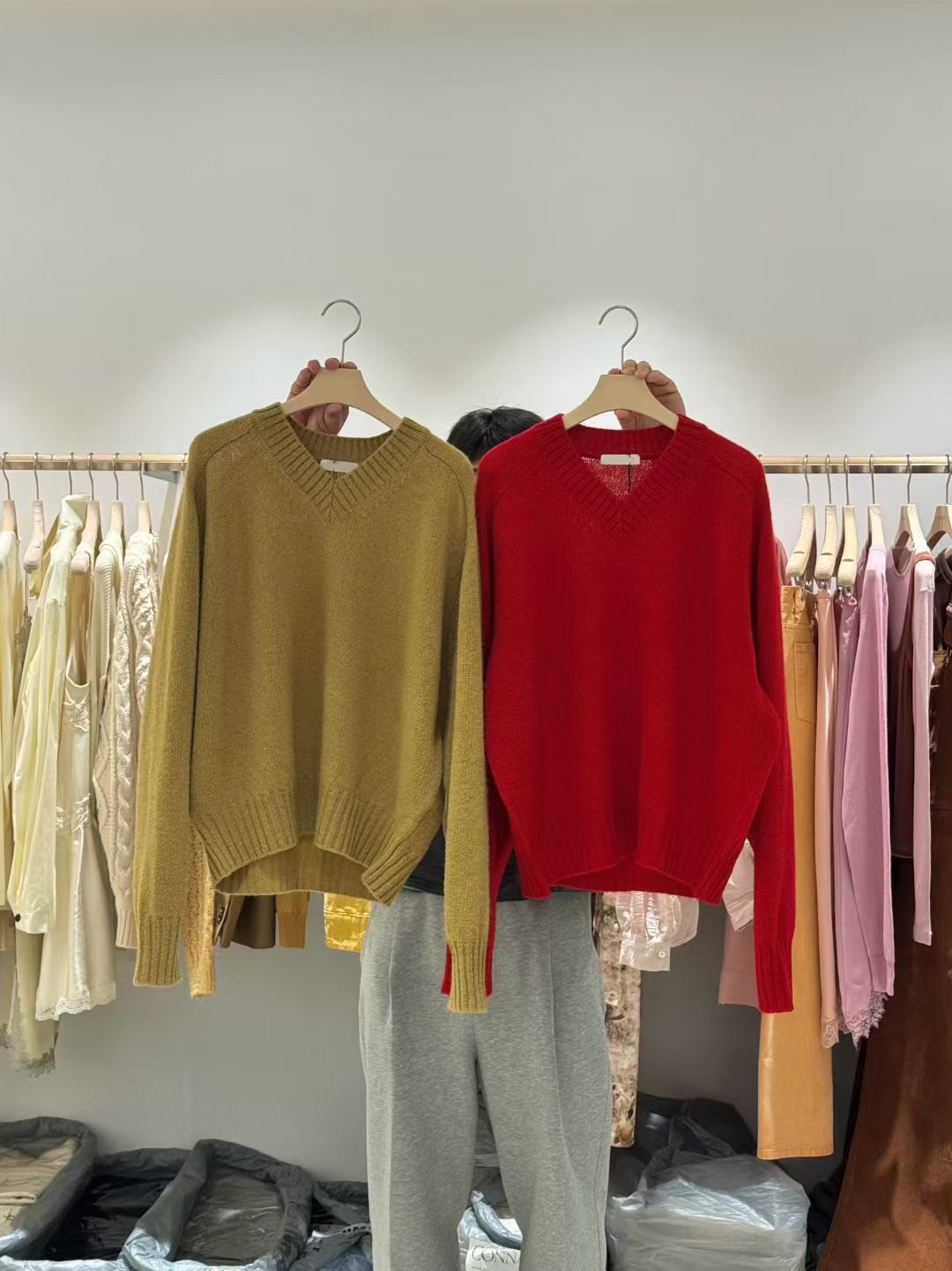 顯白色系寬鬆感V領針織上衣毛衣 / 4色