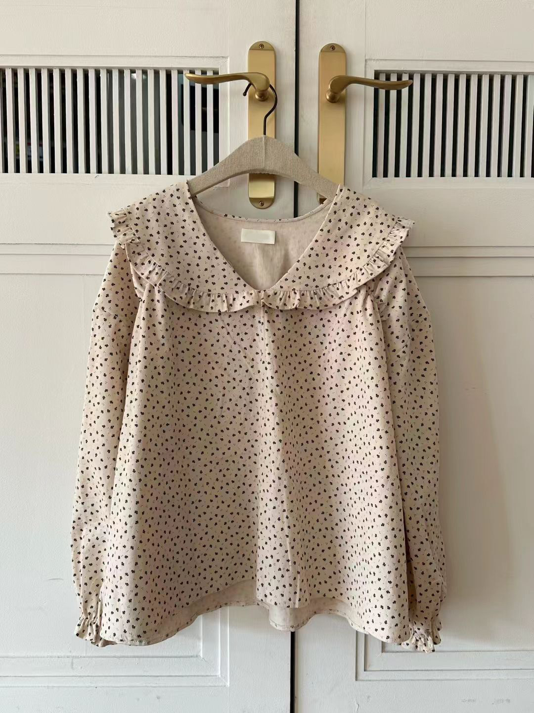 荷葉滾邊大領片配色點點傘擺上衣 / 2色