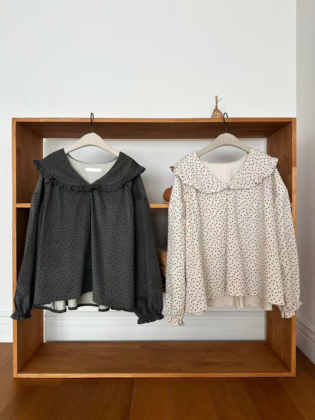 荷葉滾邊大領片配色點點傘擺上衣 / 2色