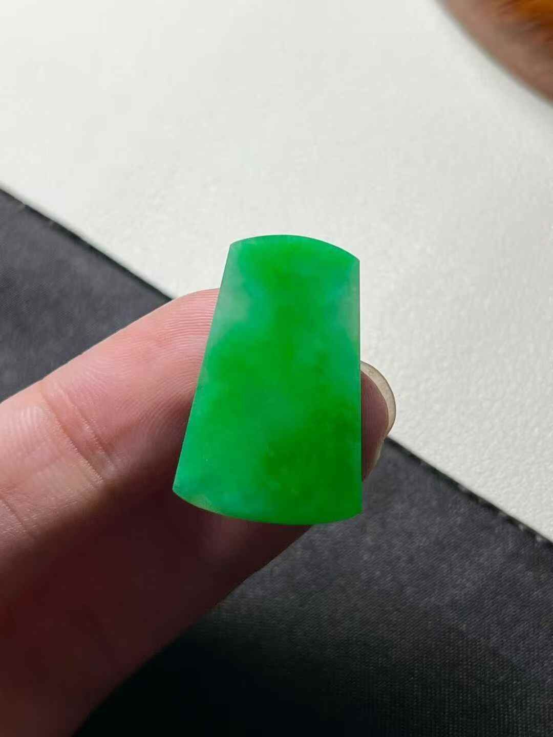 1122369 翡翠無事牌