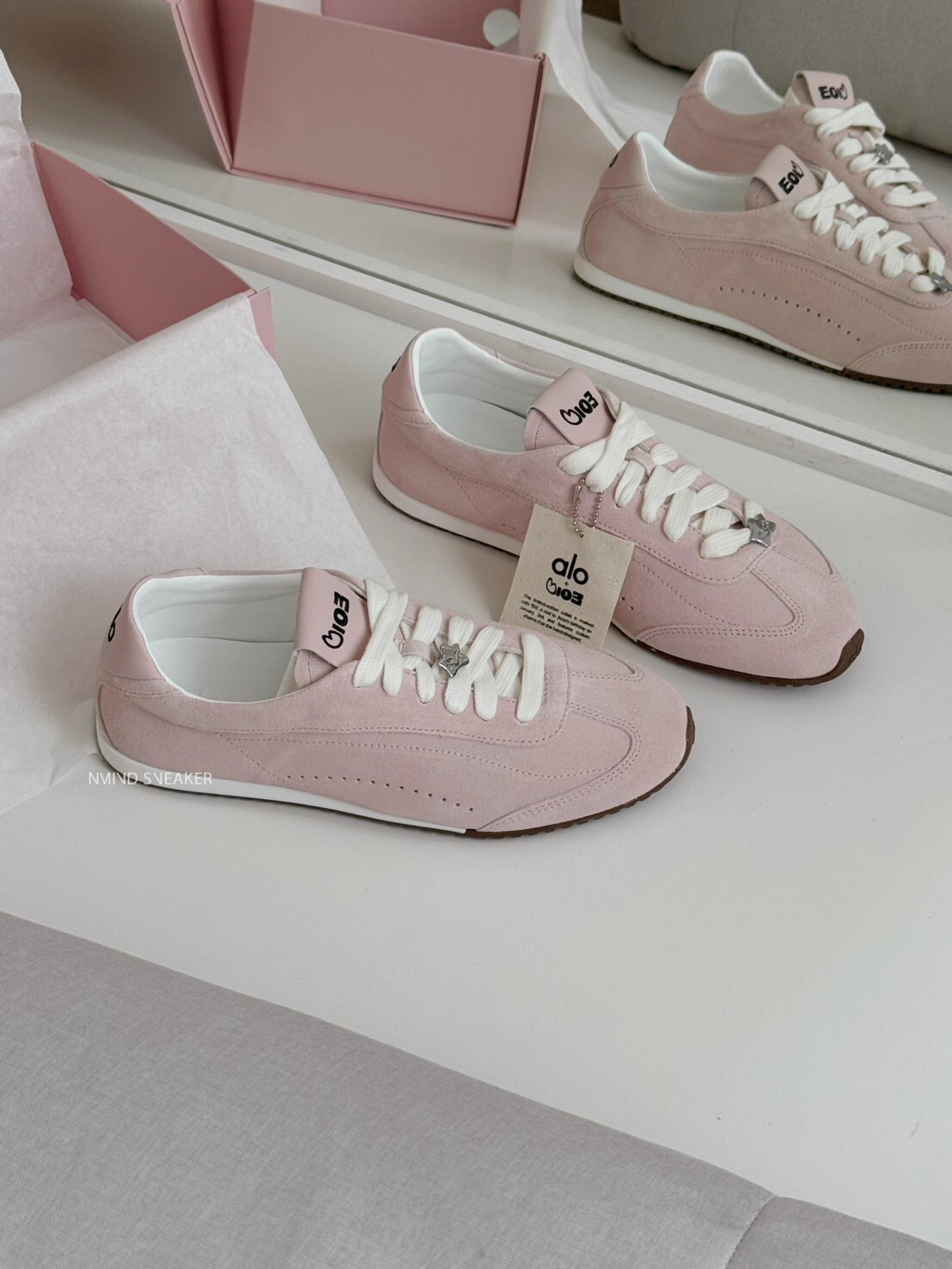 <快速出貨>  Jisoo x alo 103生日聯名鞋 櫻花粉🎂🌸 小灰塵shumon