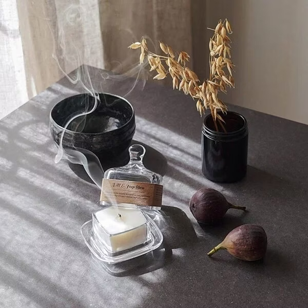 Torplyktan-秘密寶盒蠟燭系列，Torp是小屋，Lyktan是燭光，燭光點在小屋裡是品牌寓意