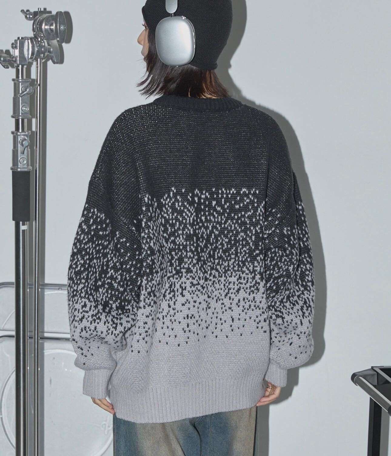 【預購】JN112721 Anchor Smith 像素漸層字母提花針織上衣