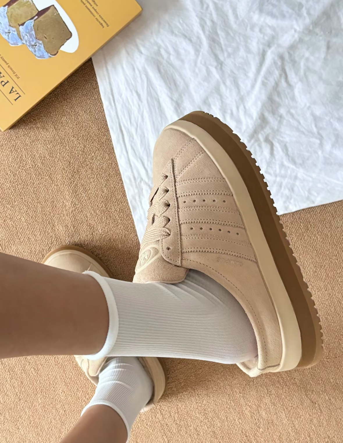 Adidas Originals Campus 00s 麵包勃肯拖 卡其色 毛絨 厚底 拖鞋 JR3732/預購