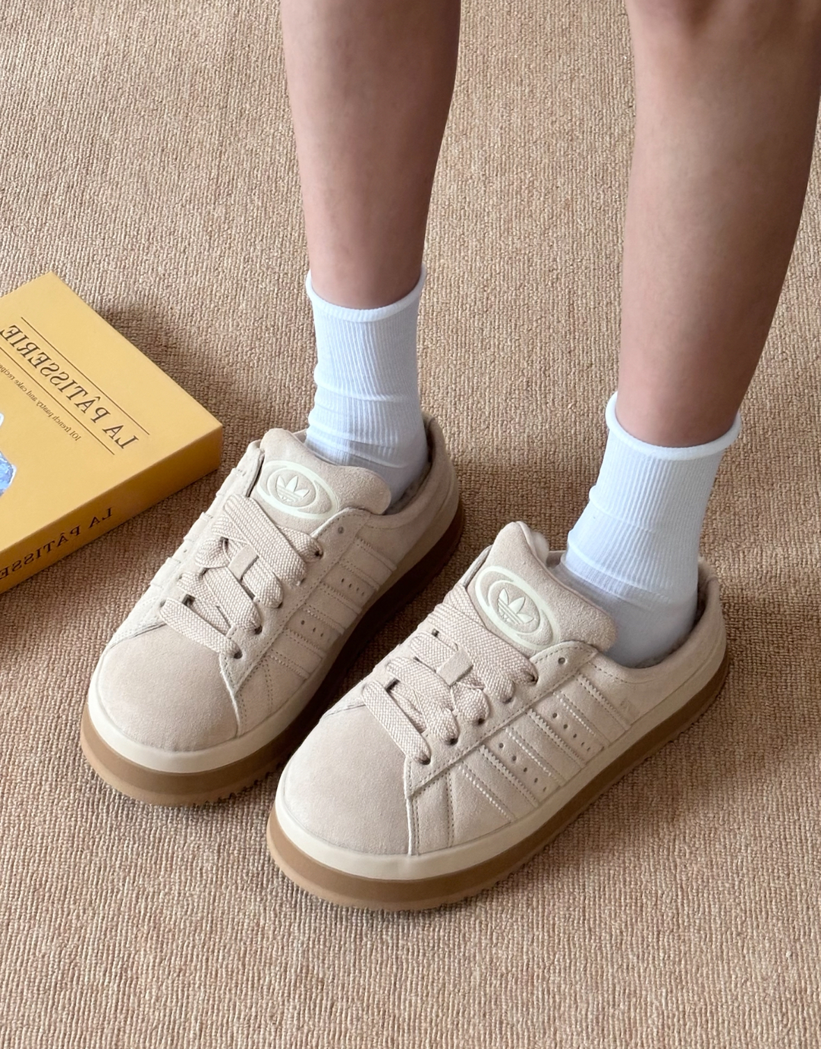 Adidas Originals Campus 00s 麵包勃肯拖 卡其色 毛絨 厚底 拖鞋 JR3732/預購