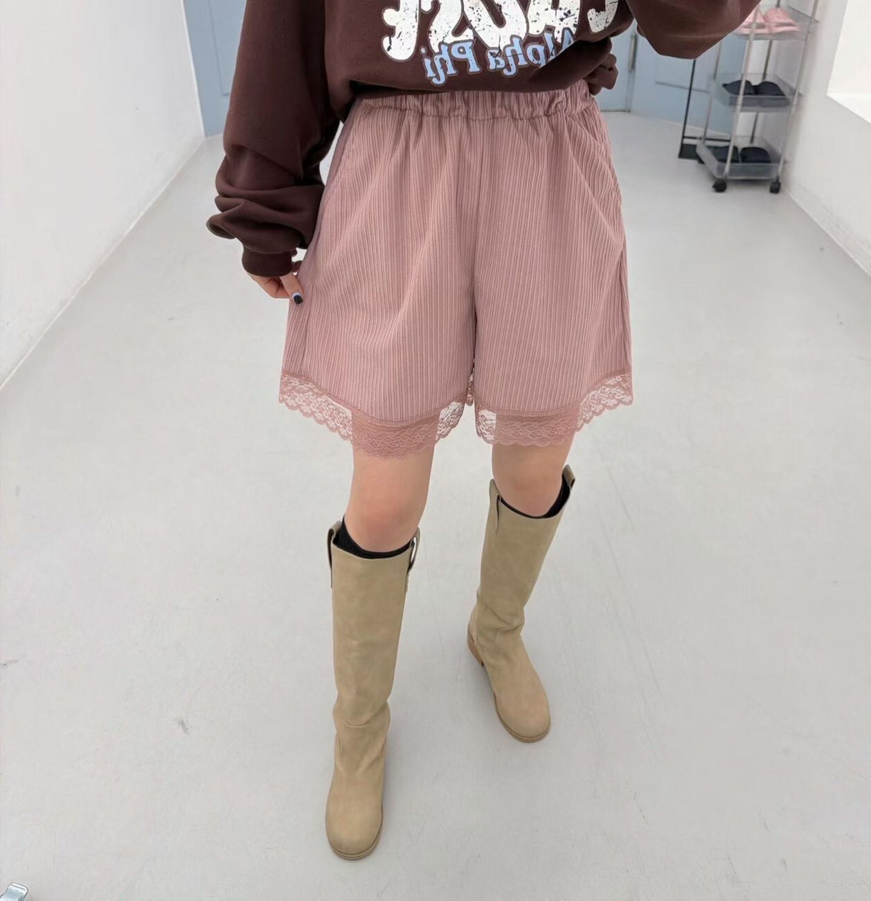 蕾絲邊口袋絨布短褲