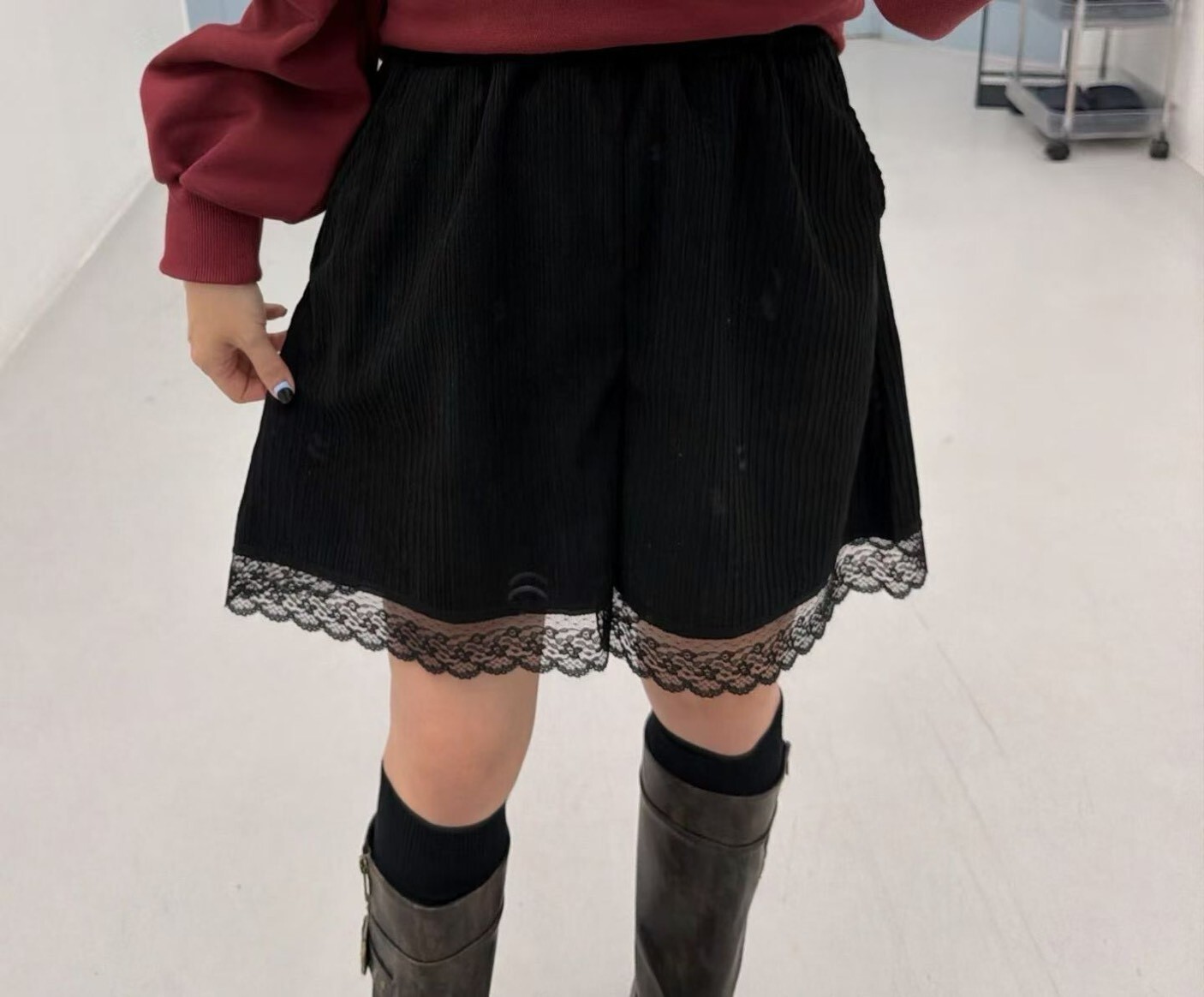 蕾絲邊口袋絨布短褲