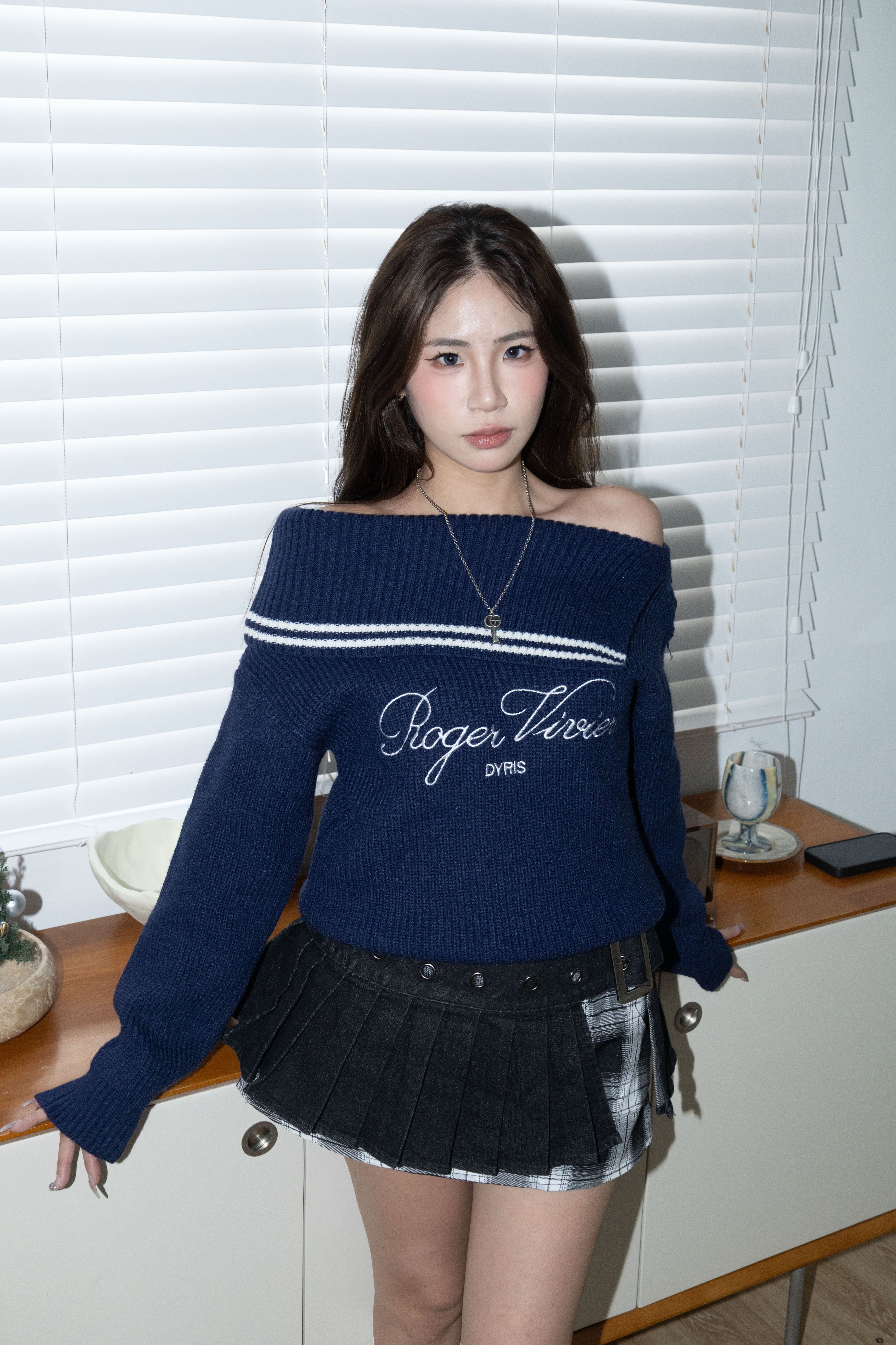 學院風斜肩翻領針織毛衣