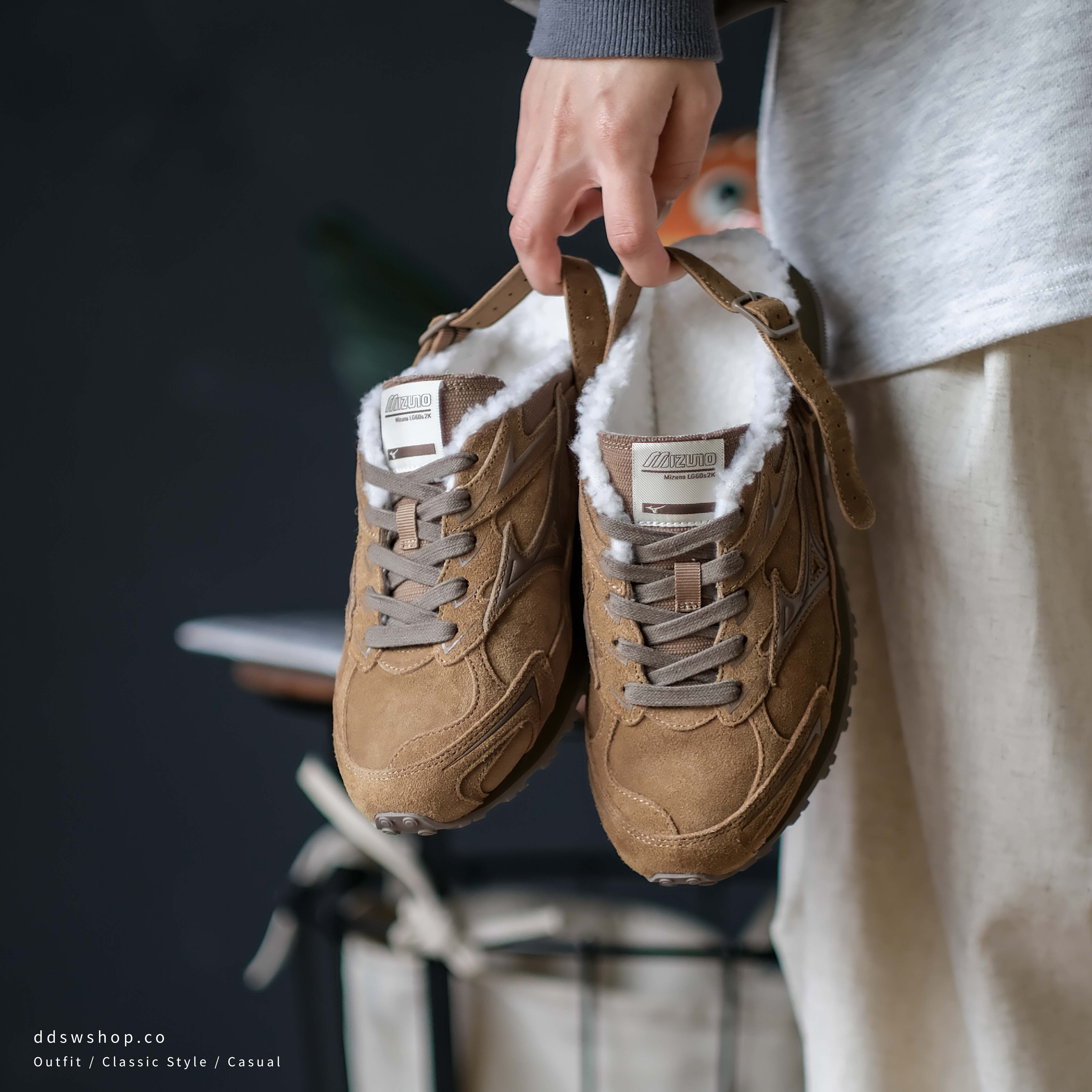 "代購" MIZUNO 美津濃 LG 60S SLIPPER 棕色 絨毛穆勒鞋 女鞋 D1GH252503