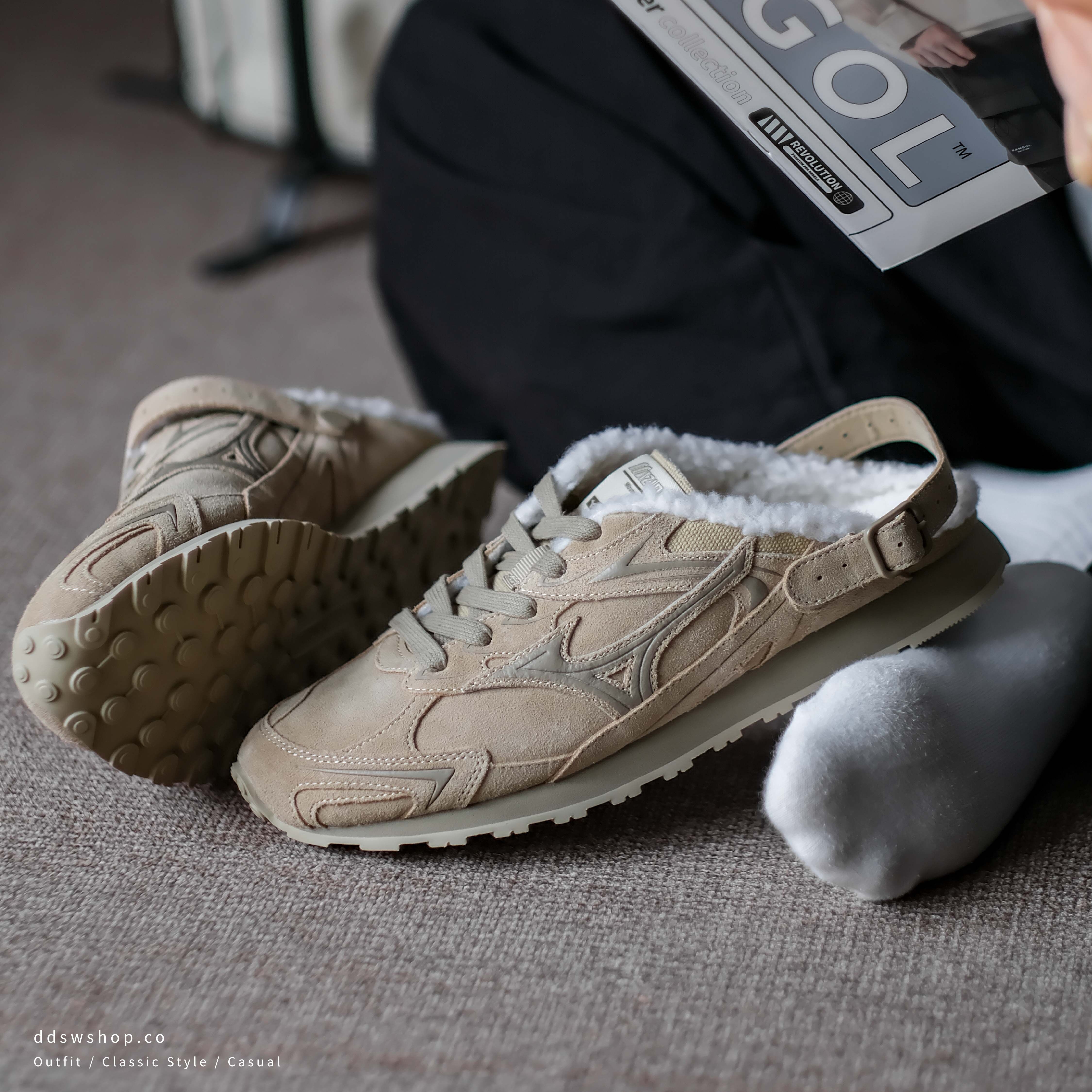 "代購" MIZUNO 美津濃 LG 60S SLIPPER 沙色 絨毛穆勒鞋 女鞋 D1GH252501