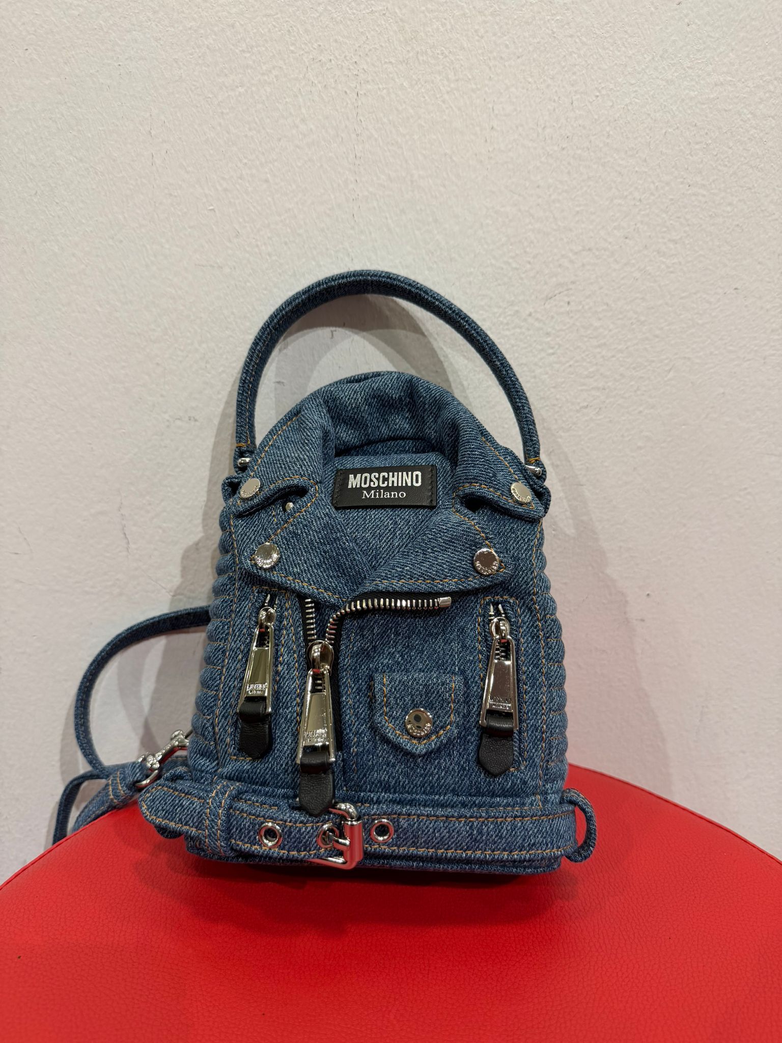 【預購】AE112622 Moschino 牛仔布款機車背包