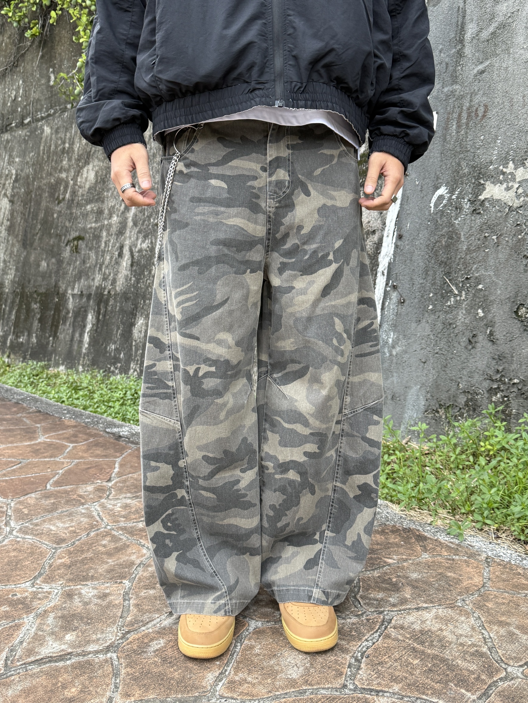 街頭水洗迷彩彎刀褲