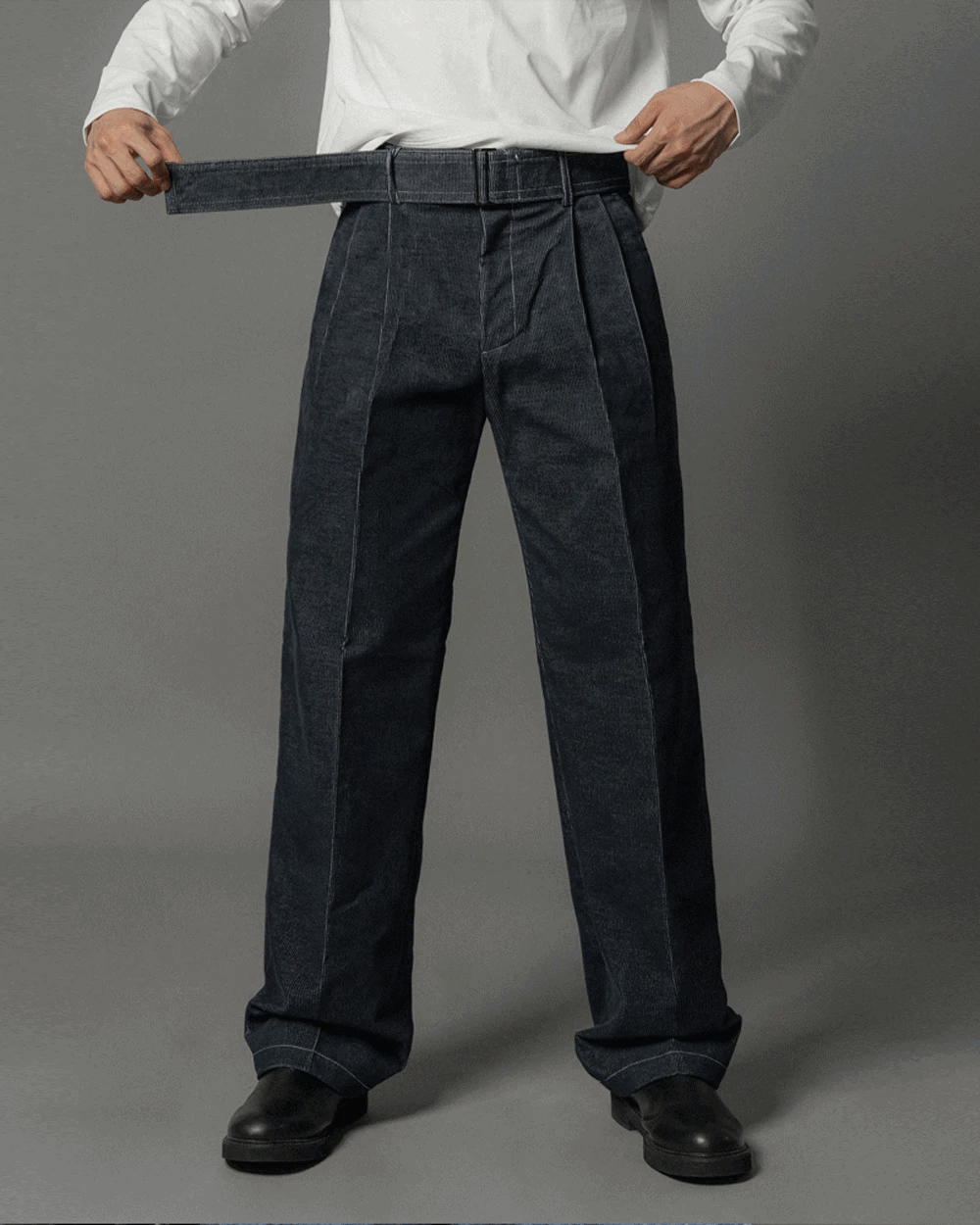 燈芯絨腰帶牛仔褲