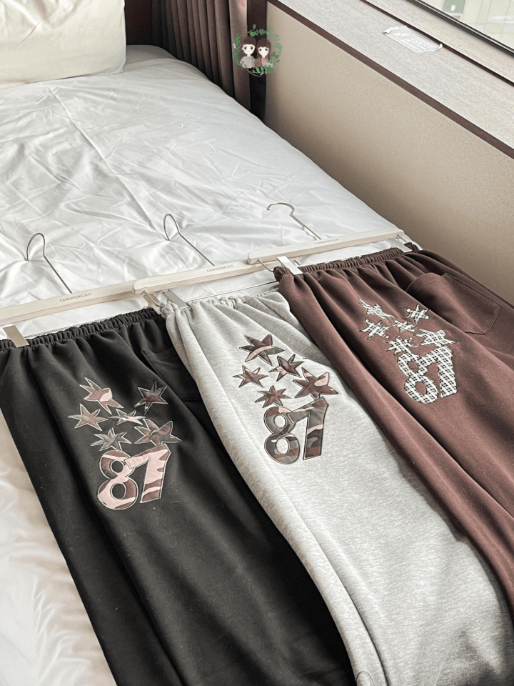 Cutie Pie ❤︎ Patch Pants〈🇰🇷DAY 1〉