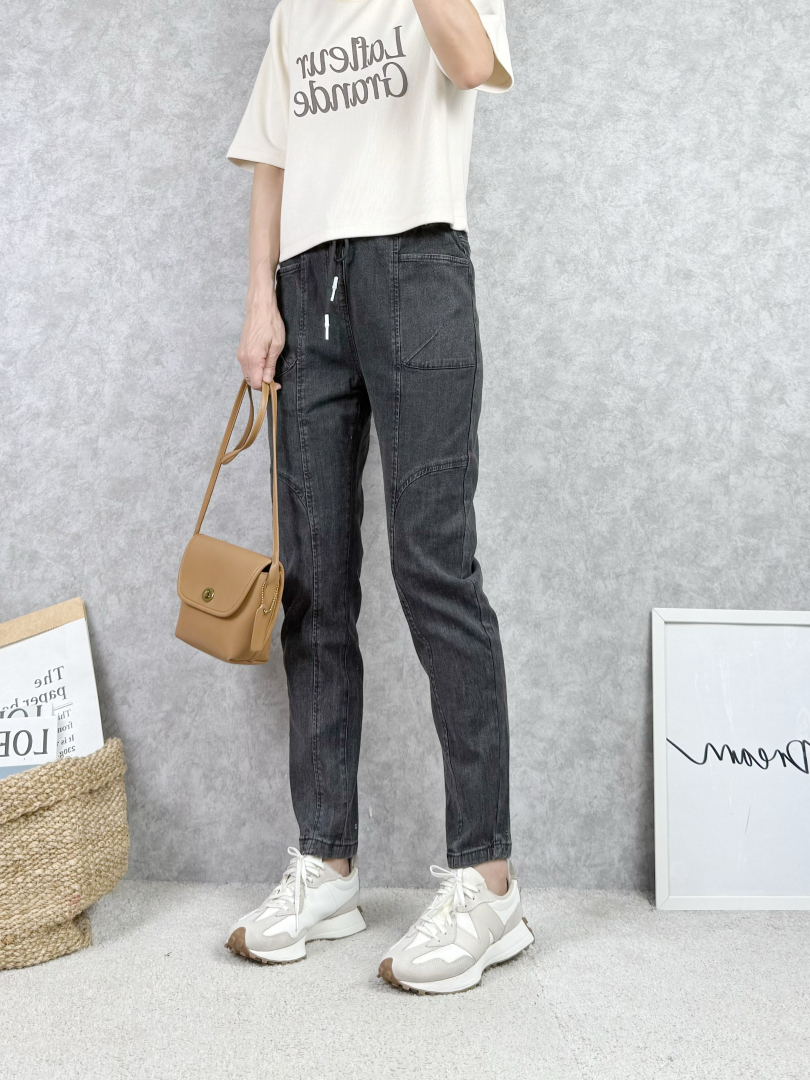 不臃腫但溫暖，加分秋冬舒適必備碳黑磨毛牛仔褲 ⚡️搶手貨⚡️