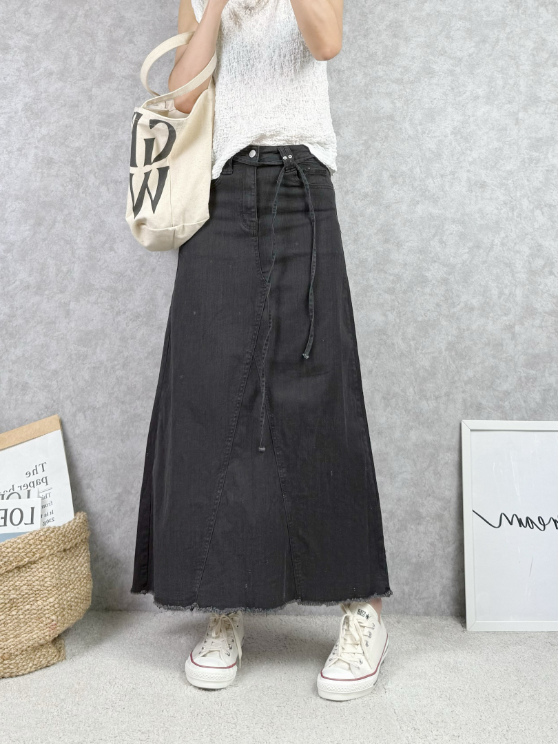 修飾A字剪裁不挑身形★個性碳黑綁帶丹寧長裙