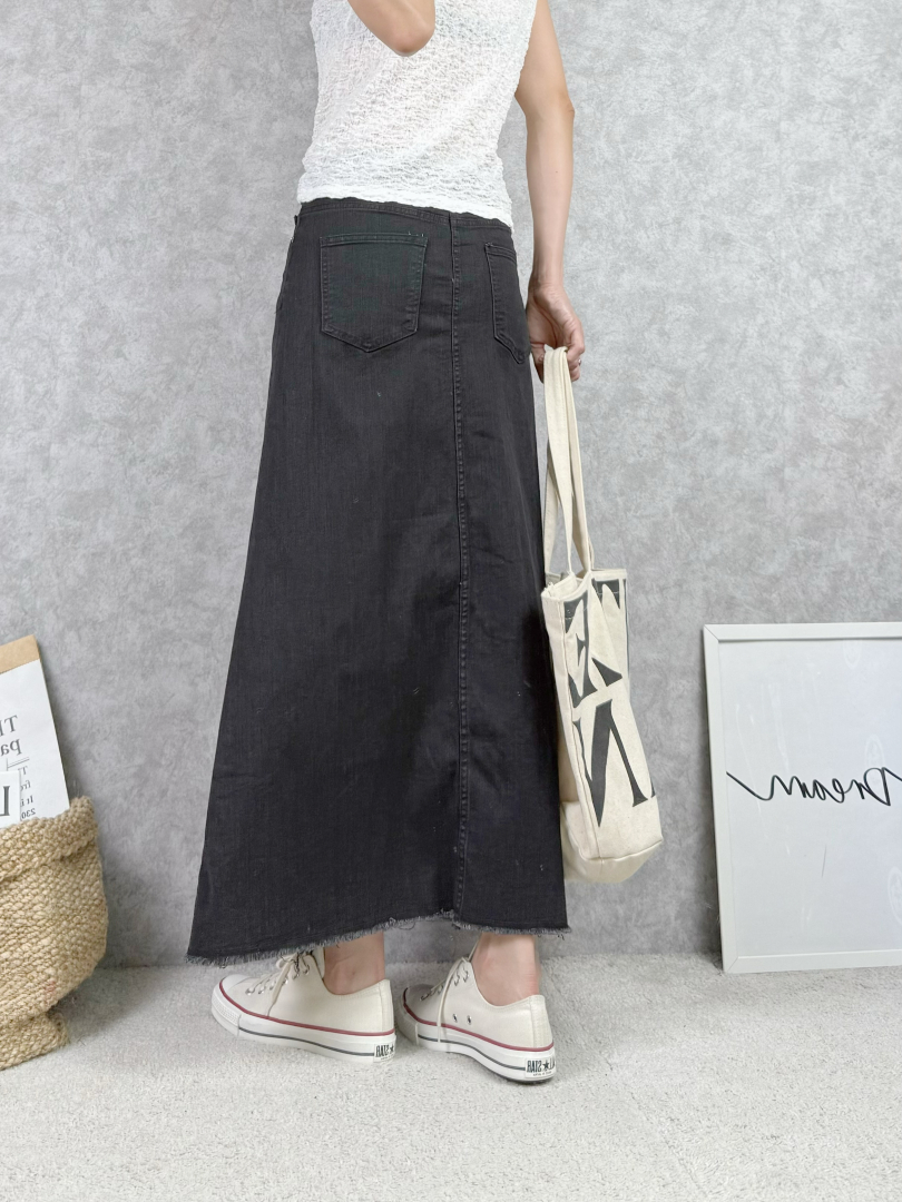 修飾A字剪裁不挑身形★個性碳黑綁帶丹寧長裙