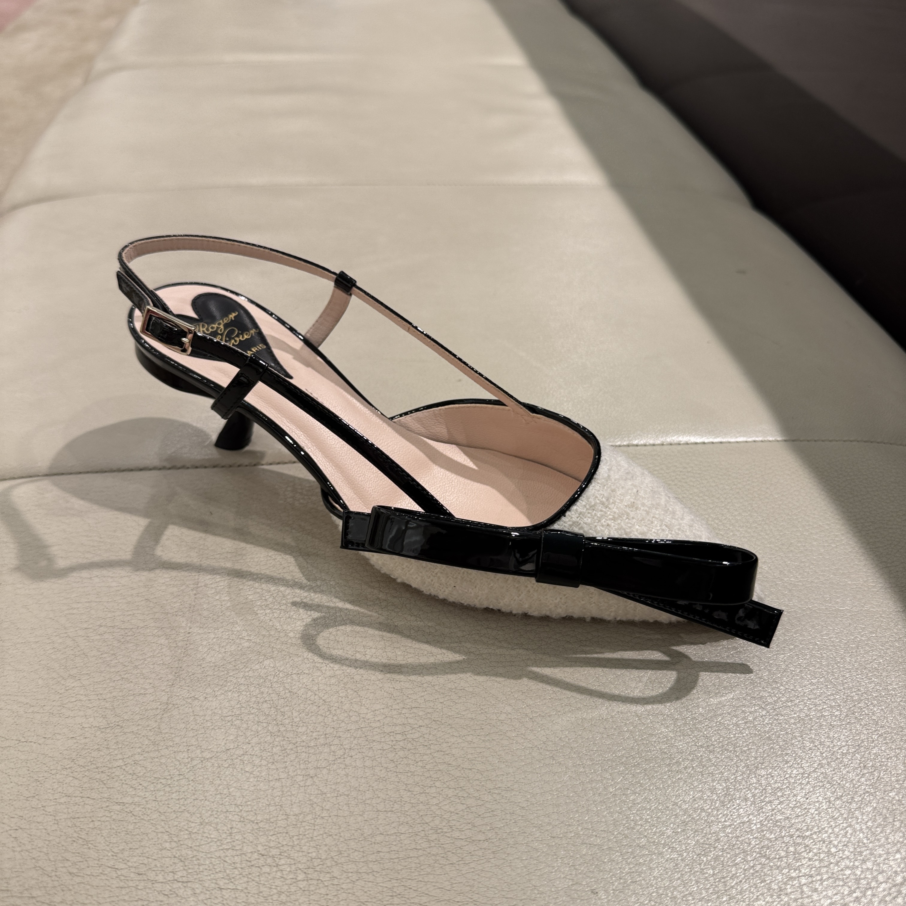 Roger Vivier RV Virgule Bow Slingback Pumps in Fabric Off White