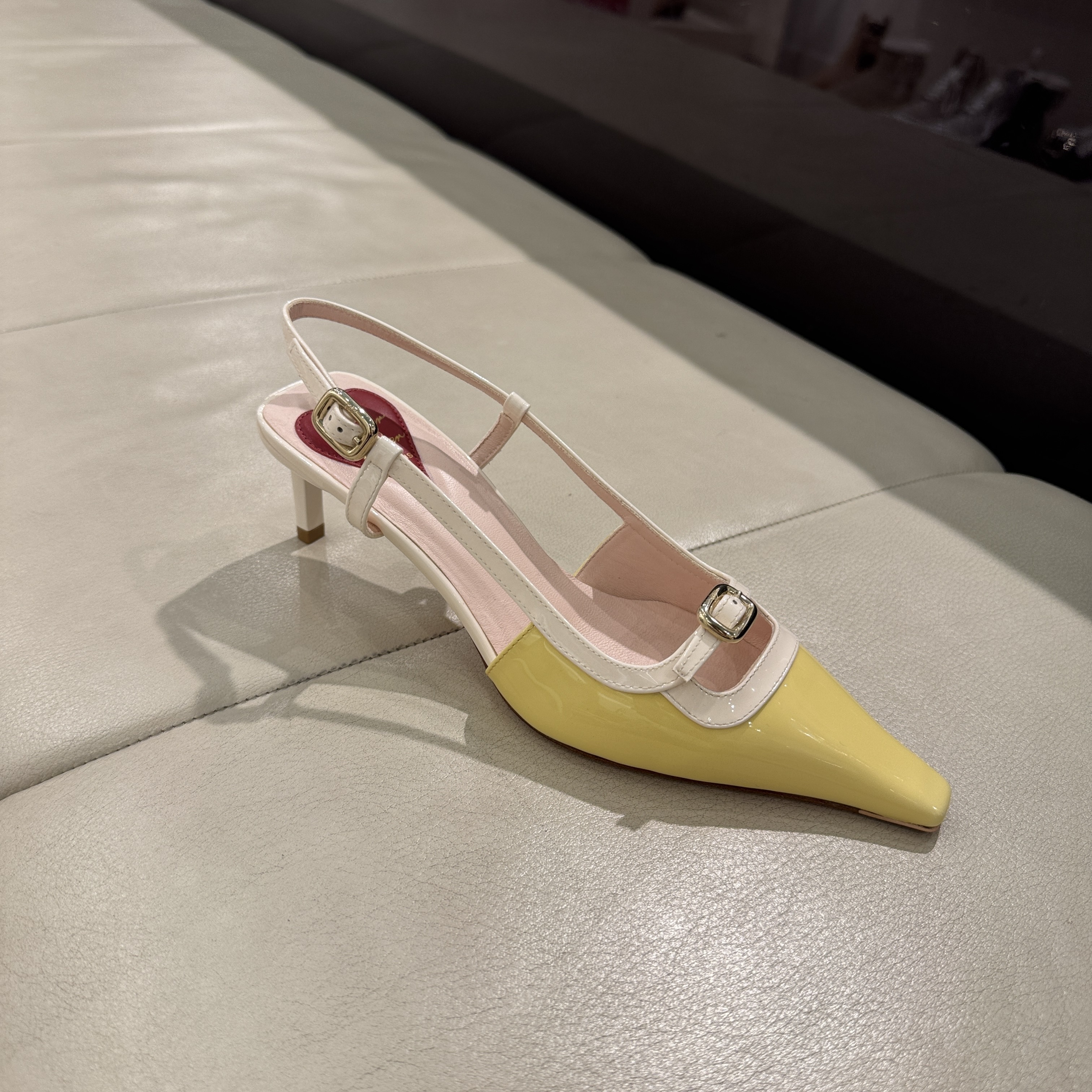 Roger Vivier RV Viv Canard heels Slingback yellow