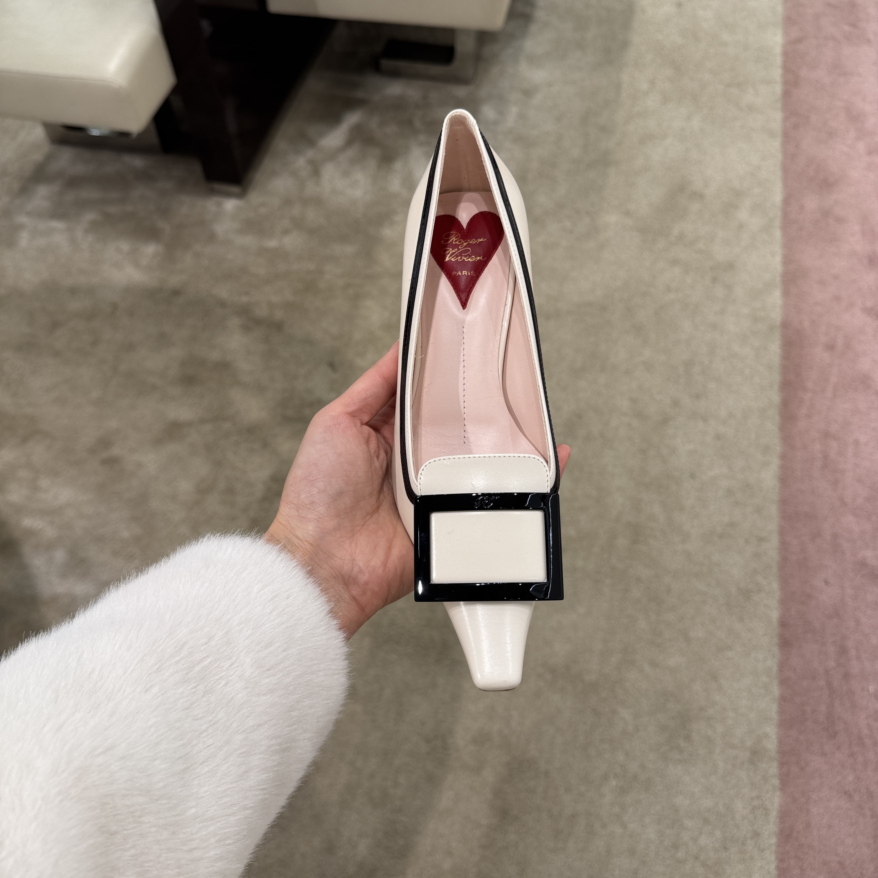 Roger Vivier Viv' Canard Leather Pumps heels white 55mm