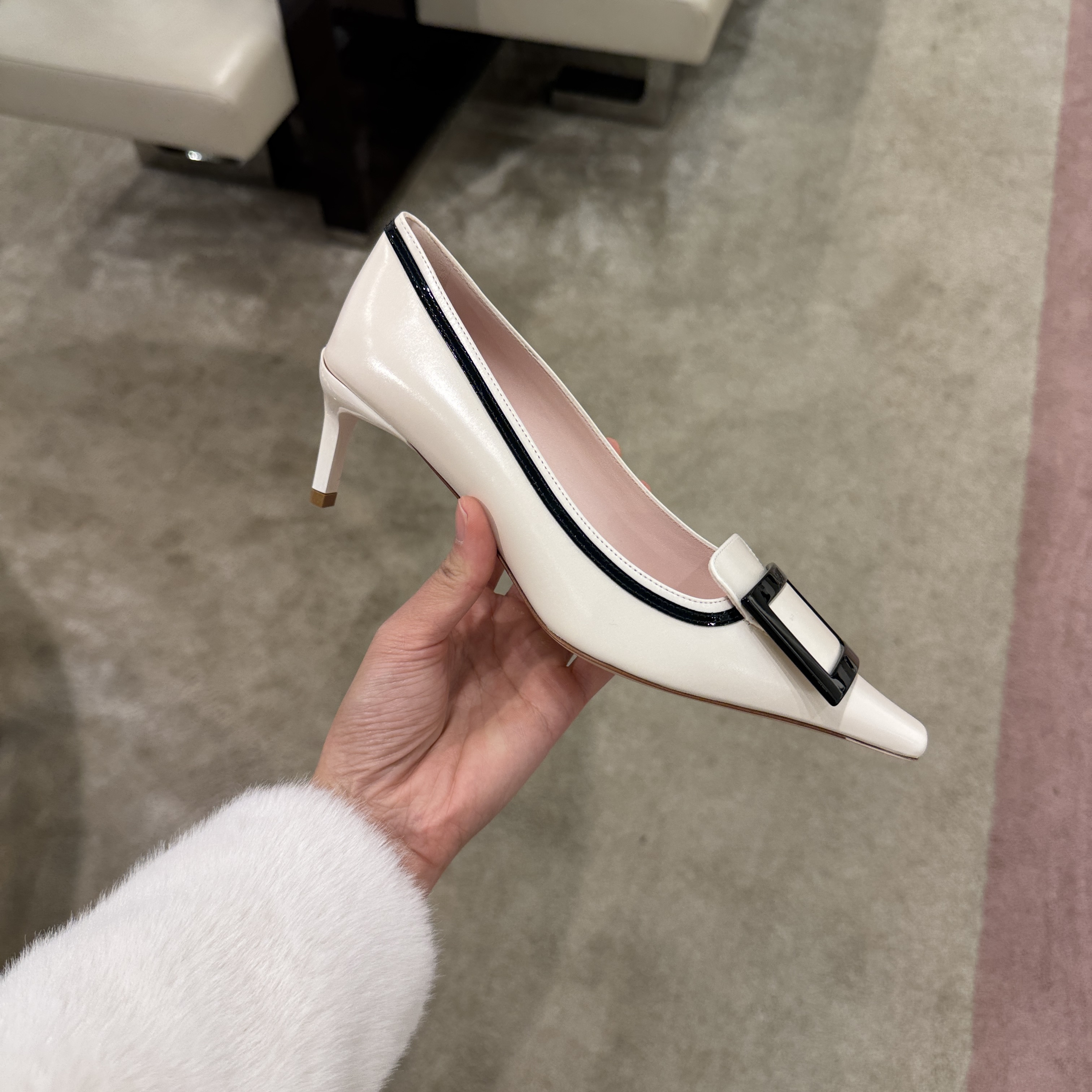 Roger Vivier Viv' Canard Leather Pumps heels white 55mm