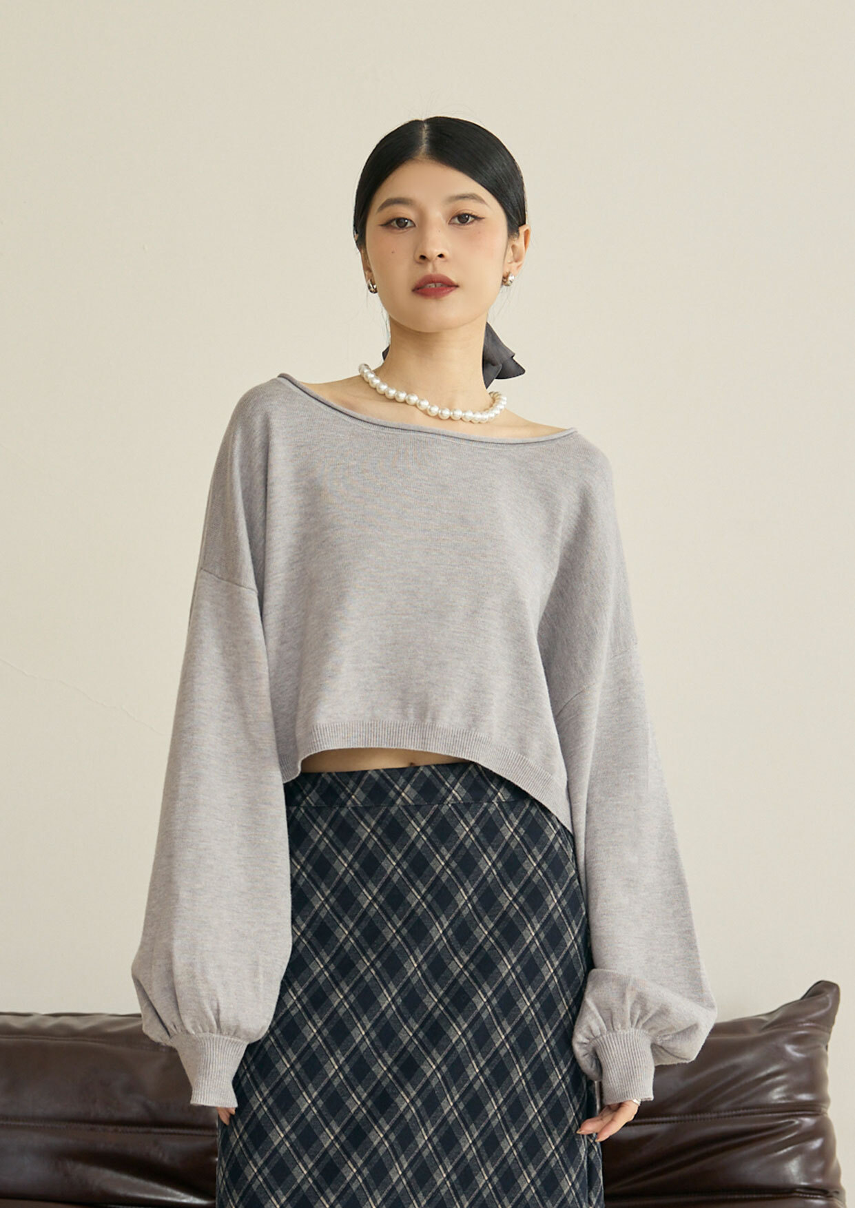 捲邊寬領澎袖短版針織上衣