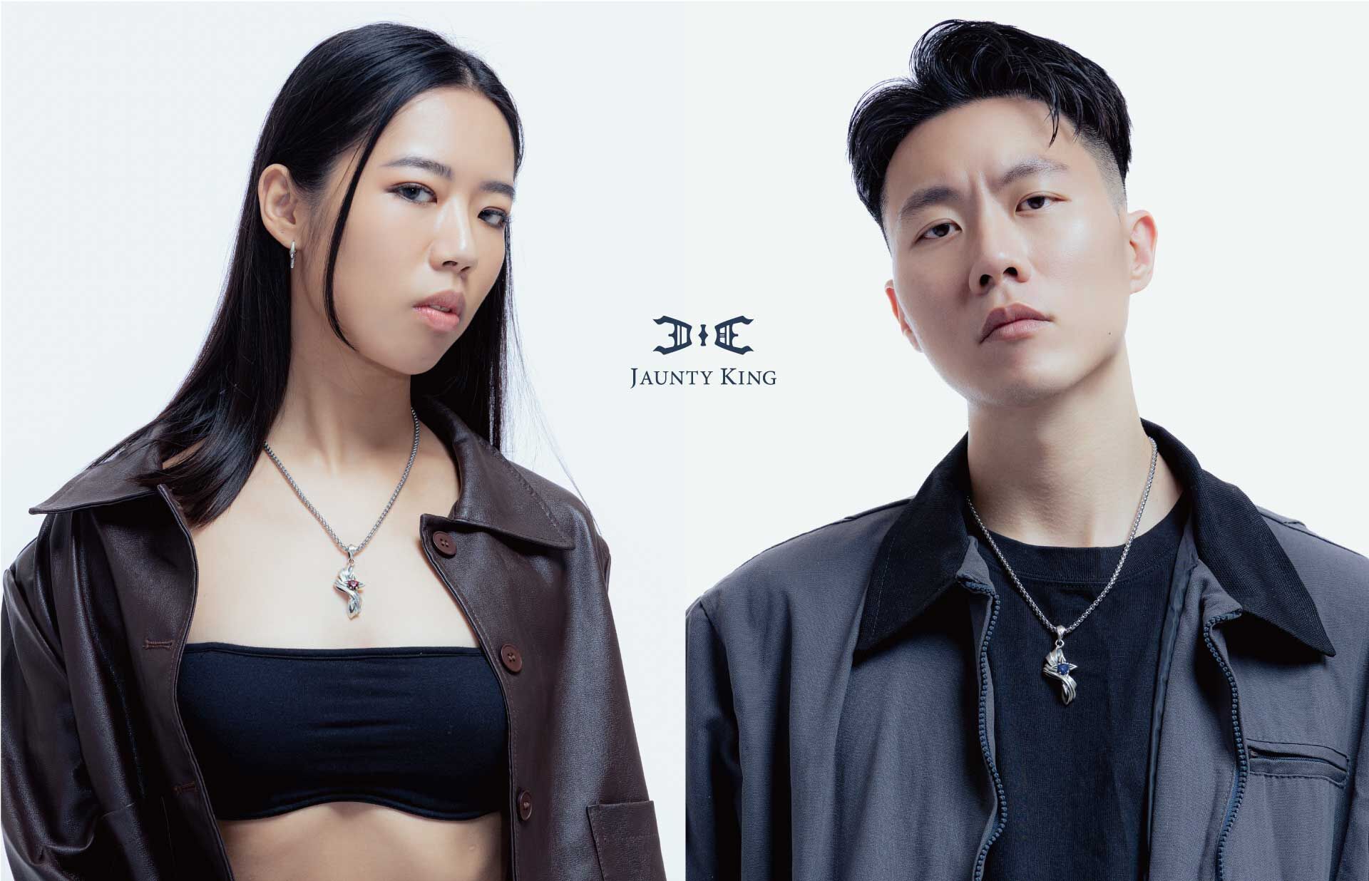 南十字星純銀吊墜情侶配戴照,男女模特示範藍色與紅色鋯石十字星項鍊,呈現中性風格的情侶飾品穿搭效果。