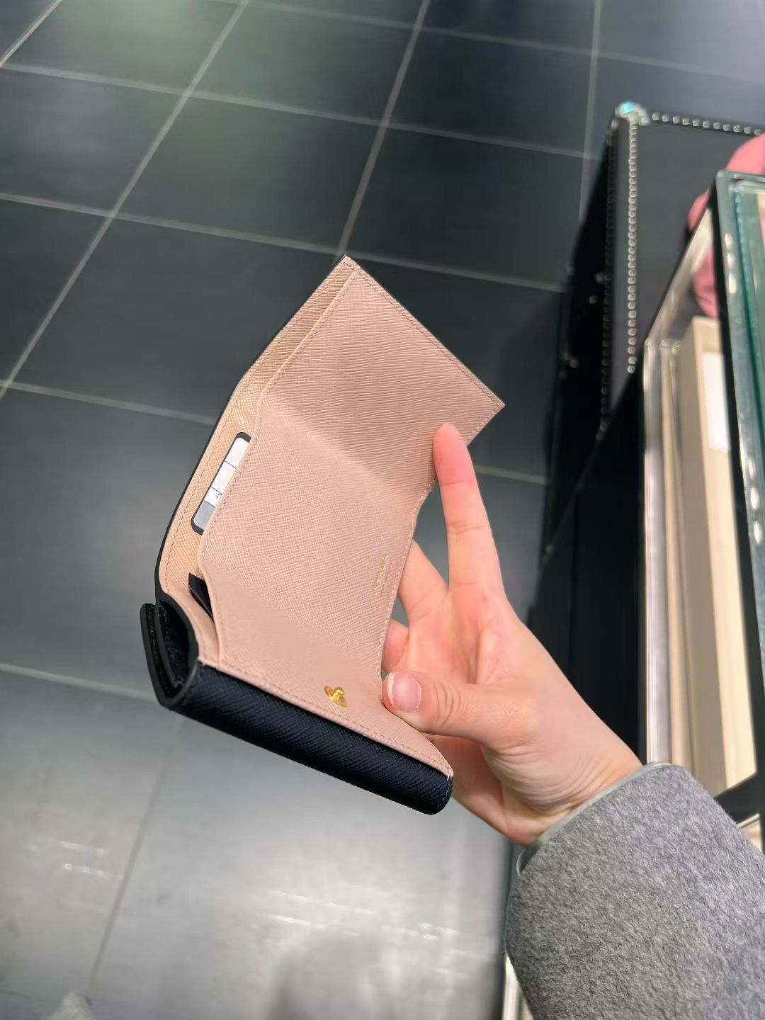 Outlet Prada Small Trifold Wallet