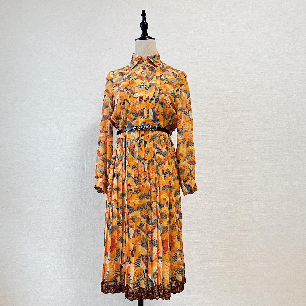 太陽馬戲團暖橙幾何百褶洋裝