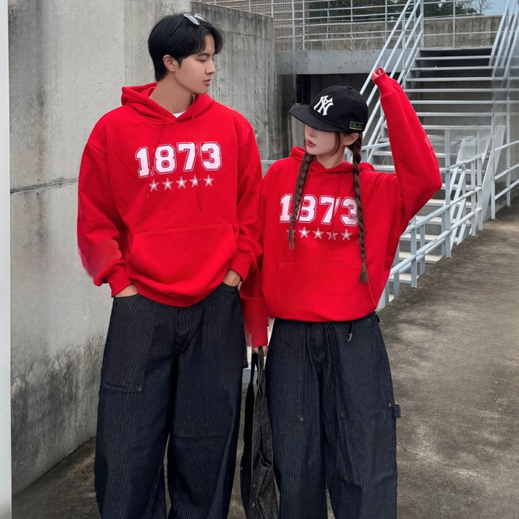 復古街頭情侶帽T｜1873 LOGO落肩版（紅 / 黑）