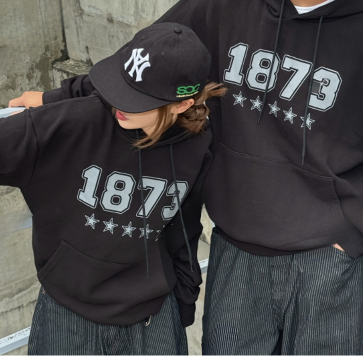 復古街頭情侶帽T｜1873 LOGO落肩版（紅 / 黑）