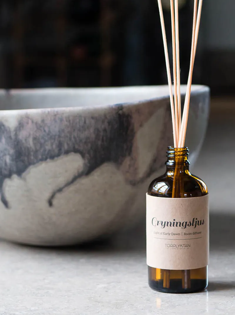 Torplyktan-北歐四季擴香-寒冬，桃子、鳶尾、烘烤香草、檀香、雪松、檀香與香草