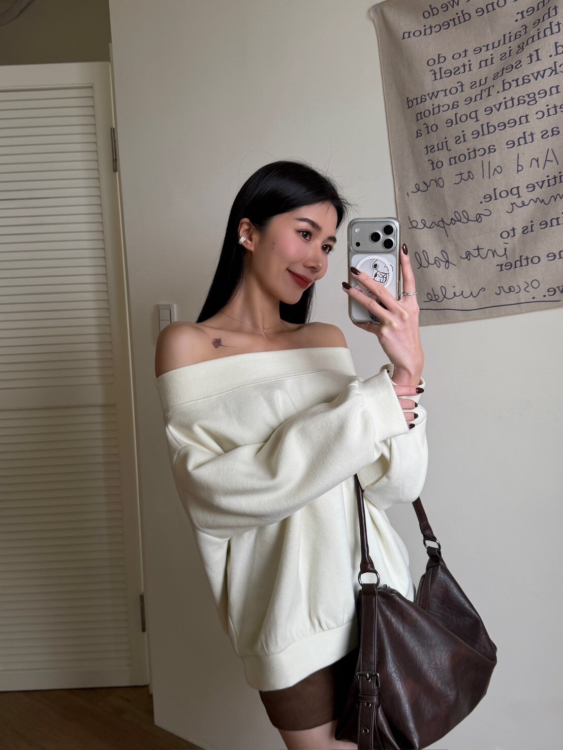 極簡一字領長袖上衣